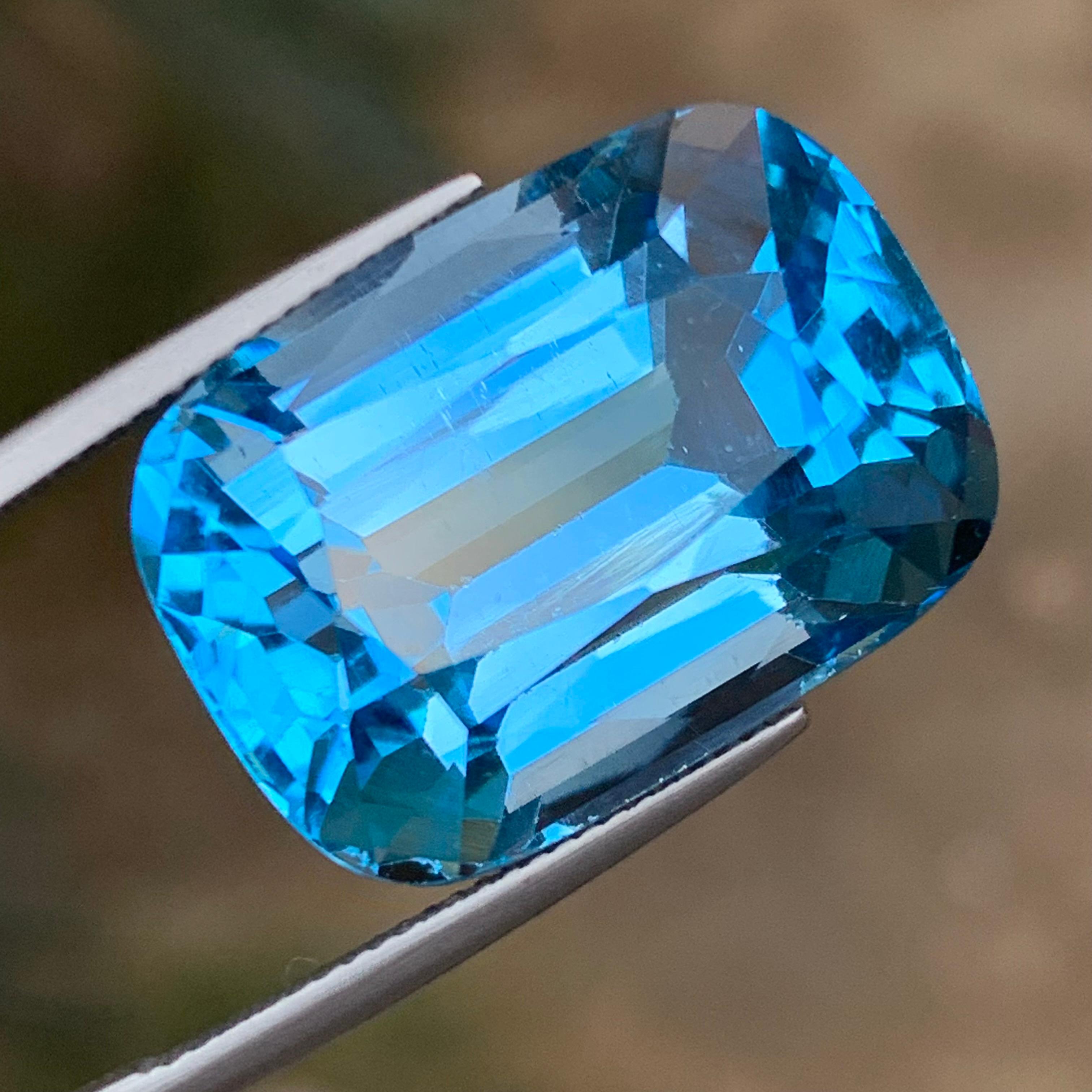 Contemporary Sky Blue Natural Swiss Topaz Pendant Bracelet Loose Gemstone 51.90Ct Cushion Cut For Sale