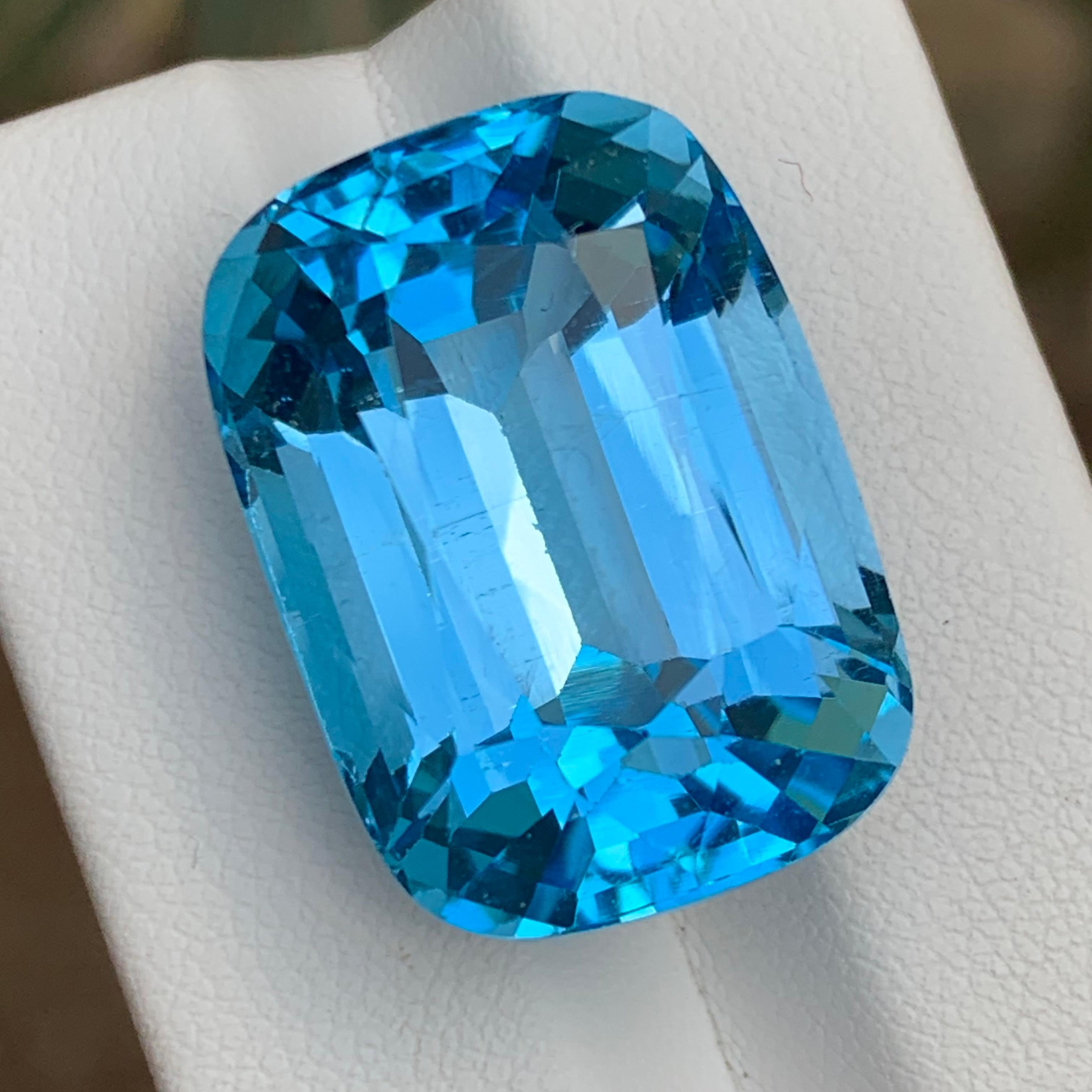 Sky Blue Natural Swiss Topaz Pendant Bracelet Loose Gemstone 51.90Ct Cushion Cut For Sale 2