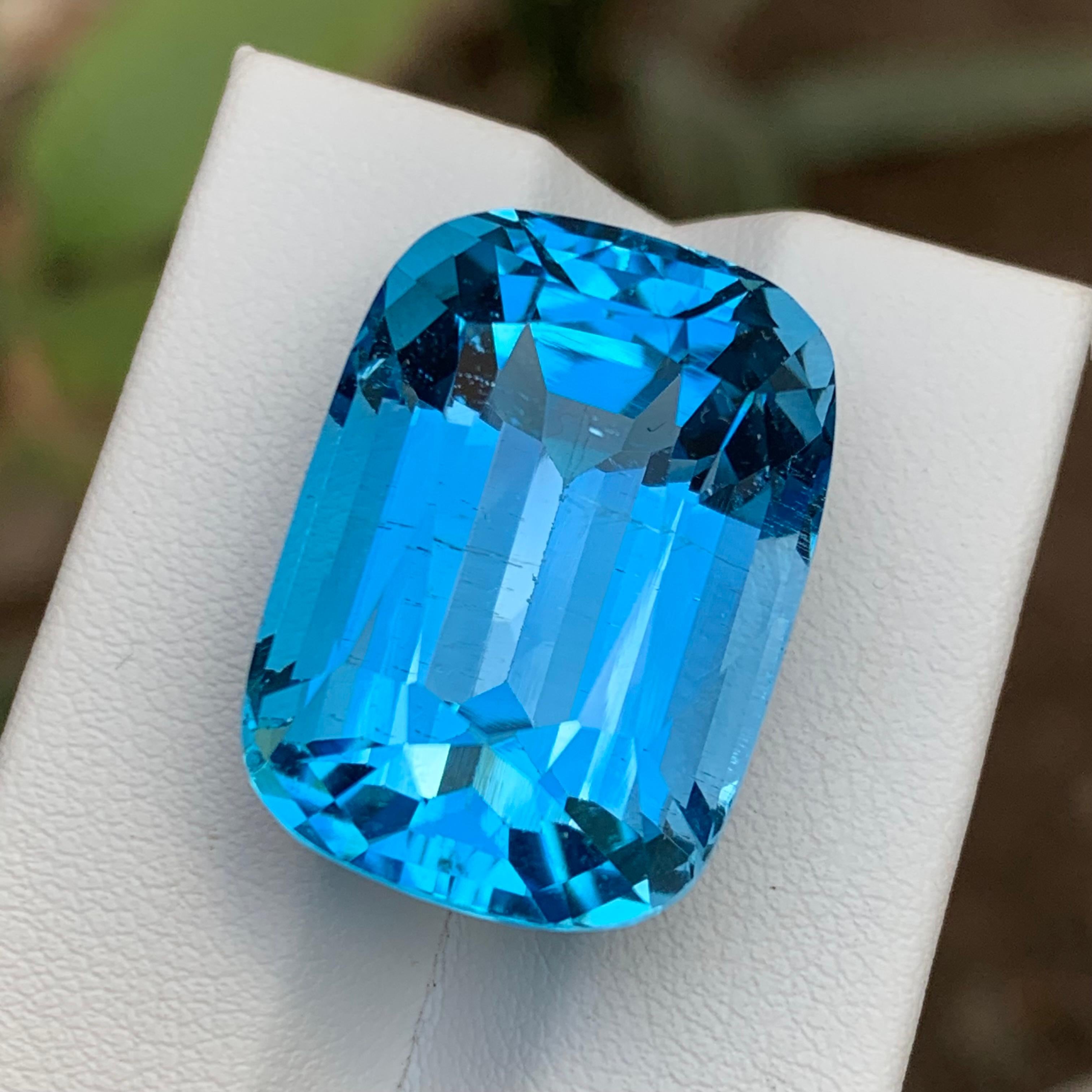 Sky Blue Natural Swiss Topaz Pendant Bracelet Loose Gemstone 51.90Ct Cushion Cut For Sale 4