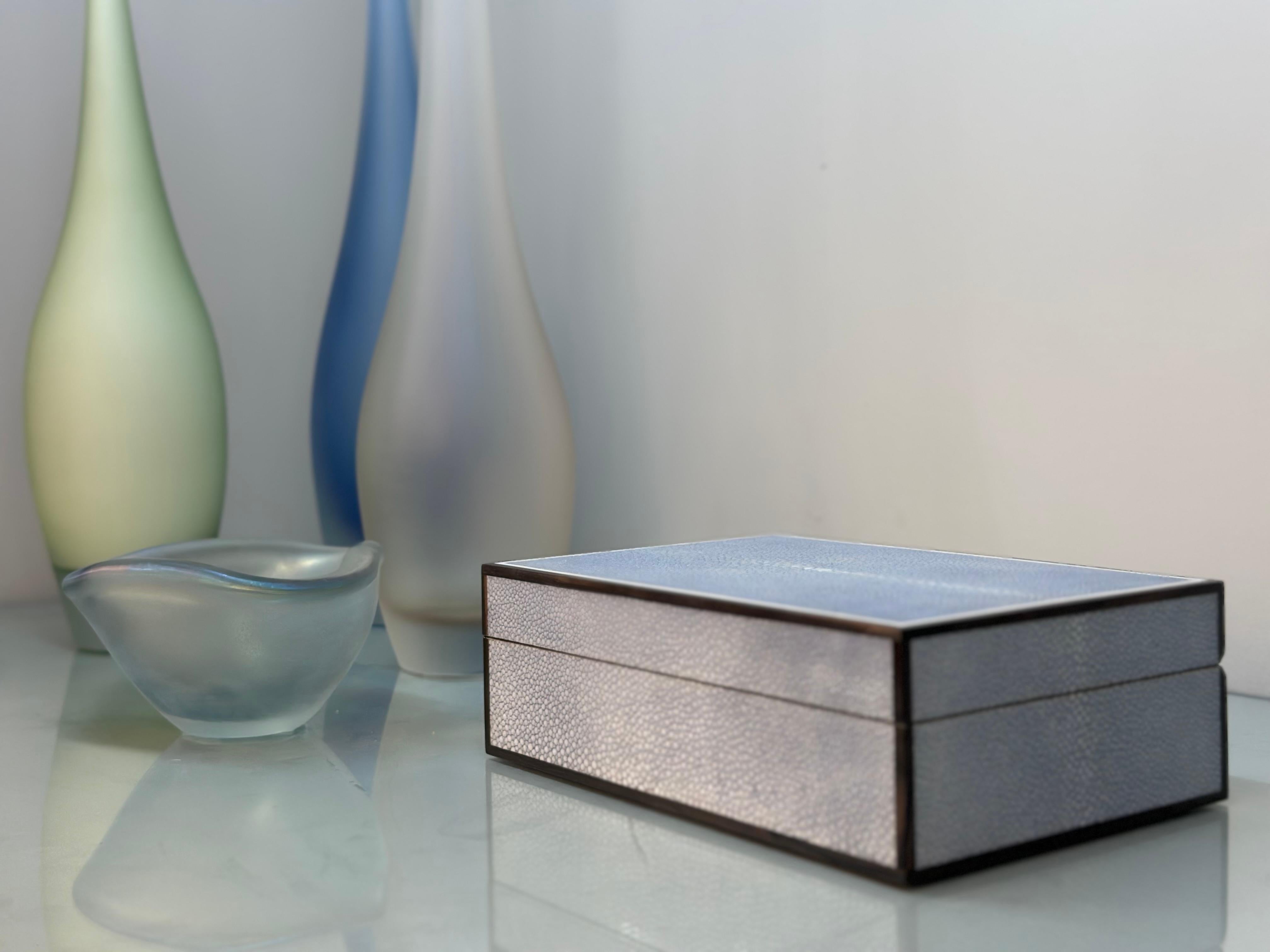 Sky Blue Shagreen and Macassar Ebony Box with Bone Inlay (Edelstahl) im Angebot
