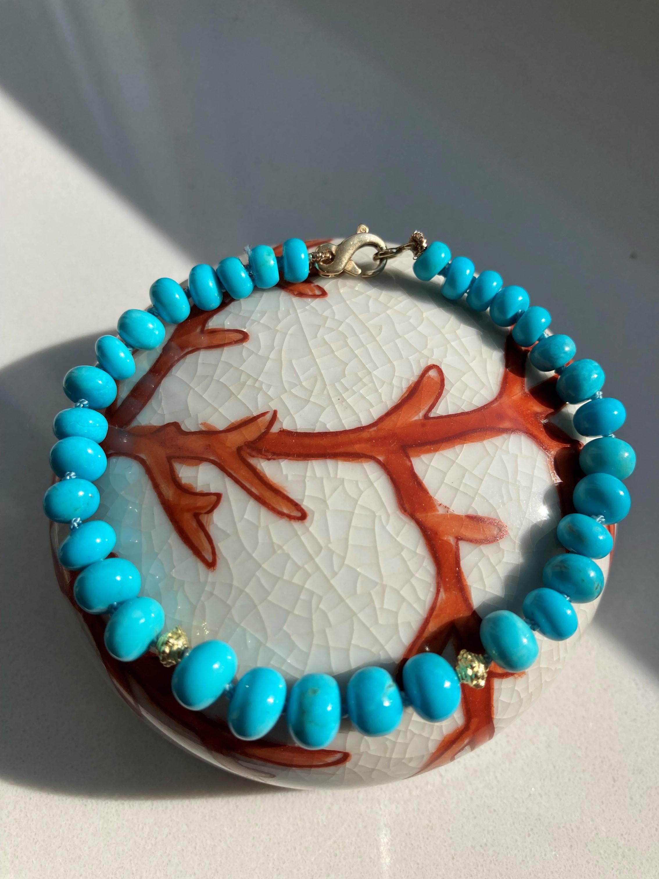Echtes himmelblaues Dornröschen-Türkisarmband in Gelbgold (Moderne) im Angebot