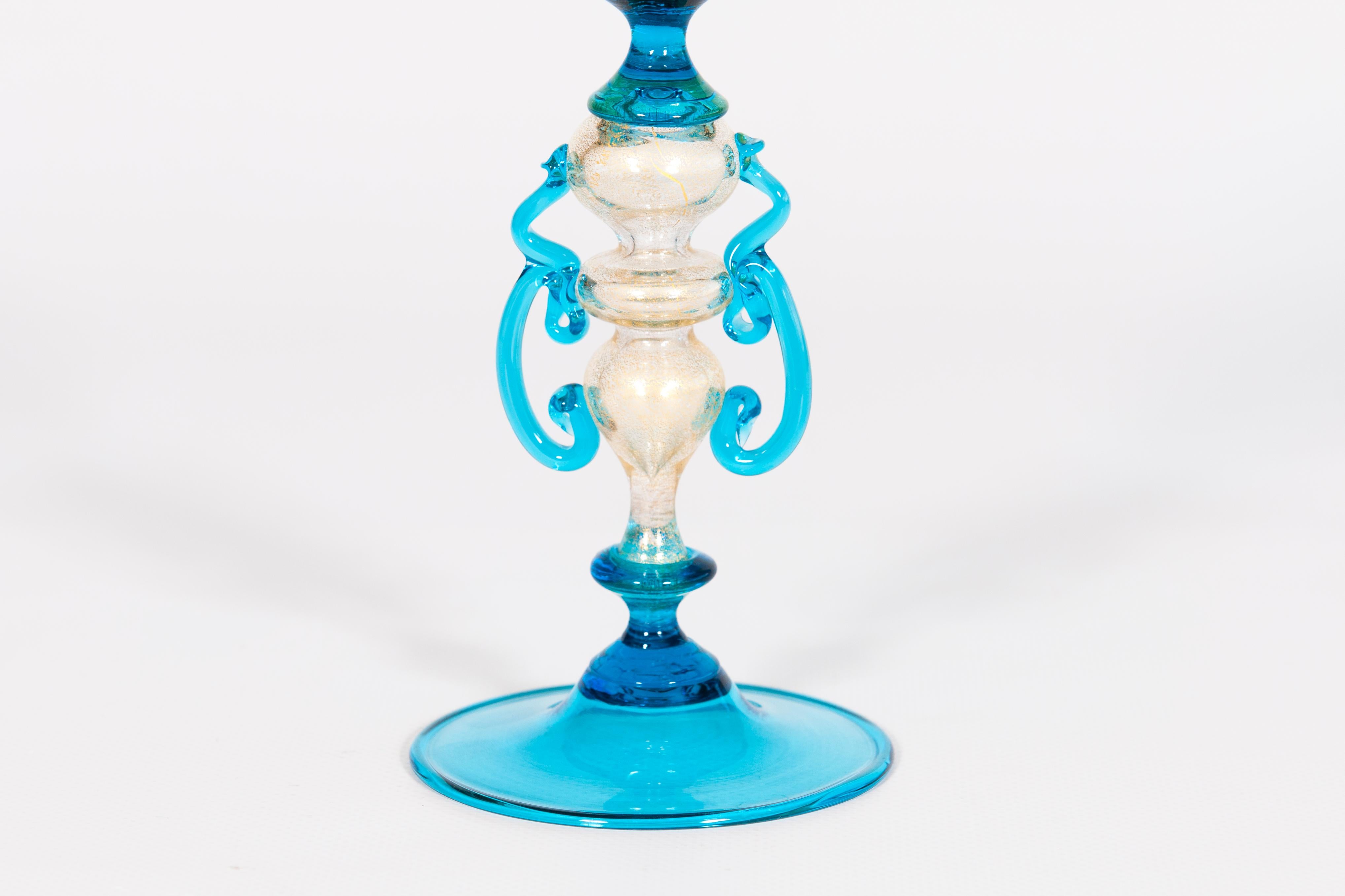 Himmelblaues Stem-Glas aus mundgeblasenem Murano-Glas und Blattgold aus den 1990er Jahren Venedig Italien (Moderne) im Angebot