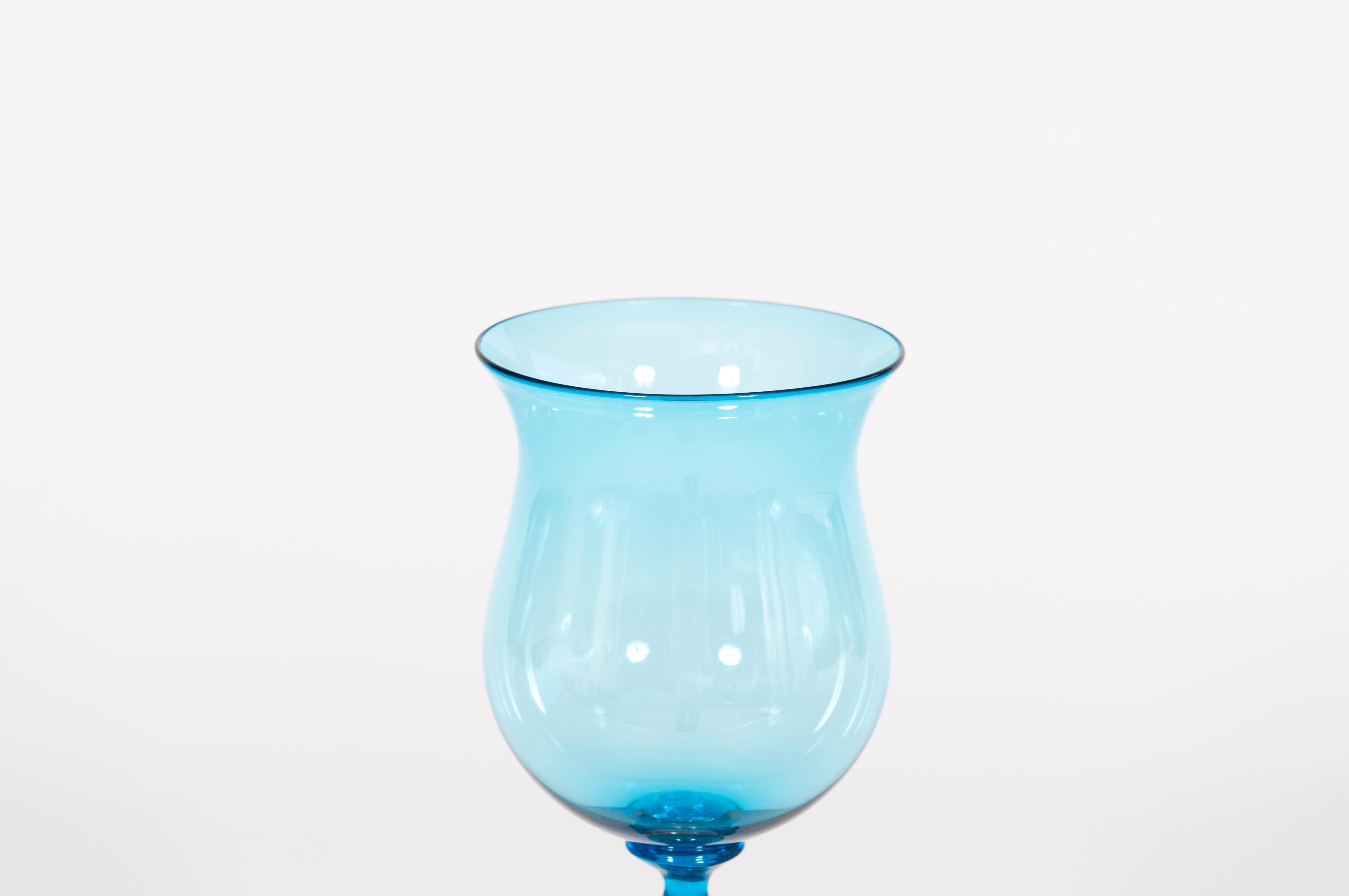 Himmelblaues Stem-Glas aus mundgeblasenem Murano-Glas und Blattgold aus den 1990er Jahren Venedig Italien (Handgefertigt) im Angebot