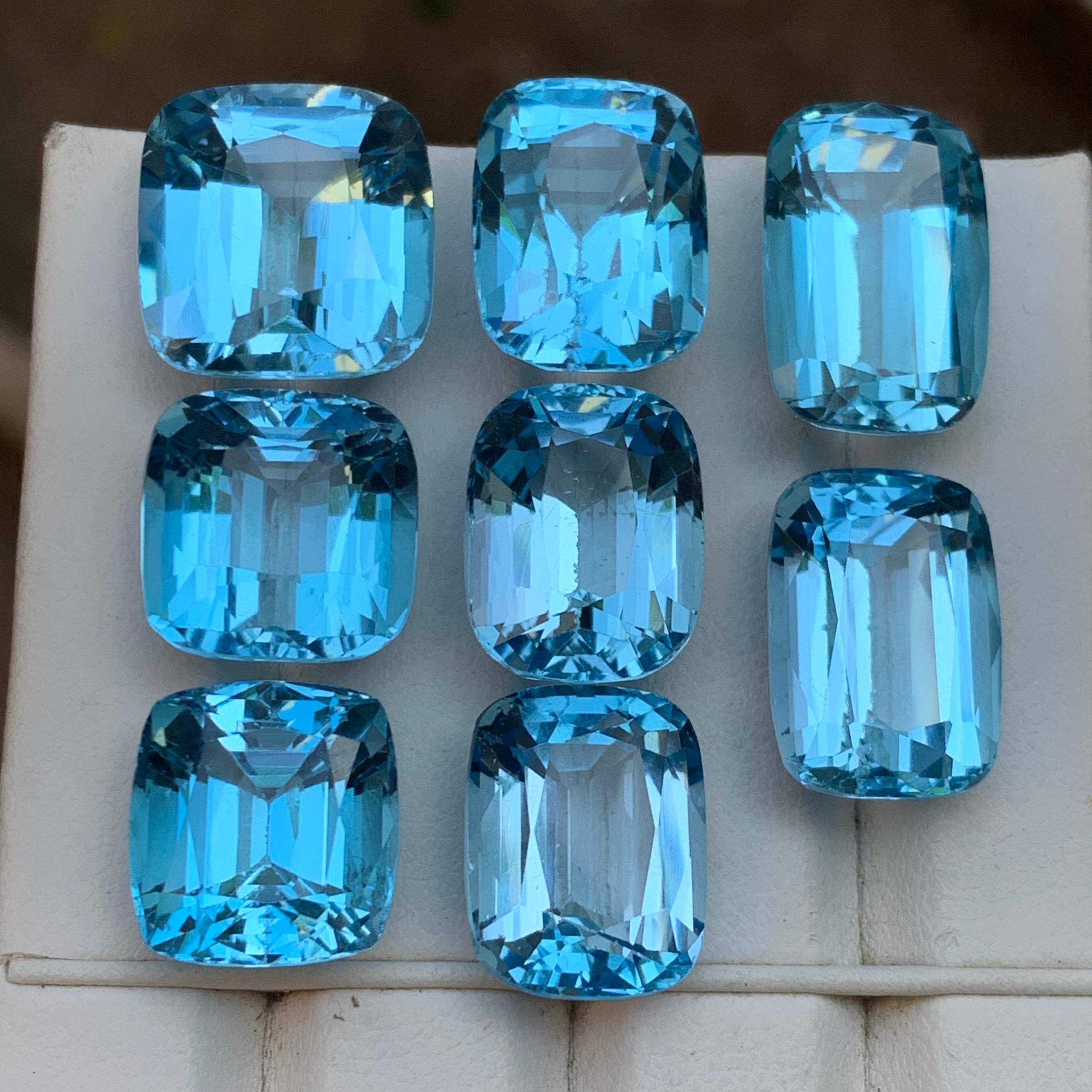 Contemporaneo Topazio svizzero blu cielo da 142,36 carati Nature - Lotto da collezione in vendita