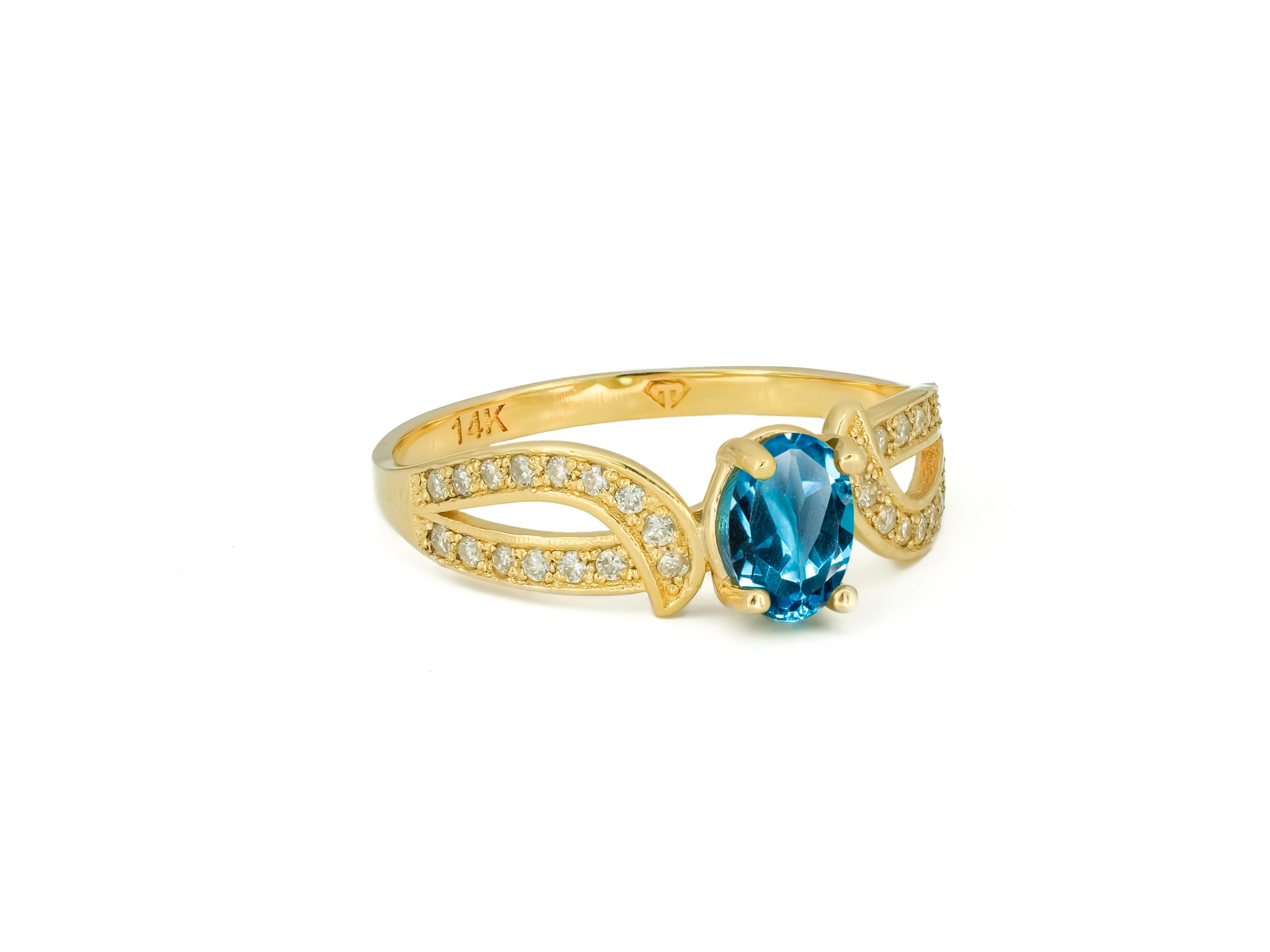 Modern Sky blue topaz 14k gold ring.  For Sale