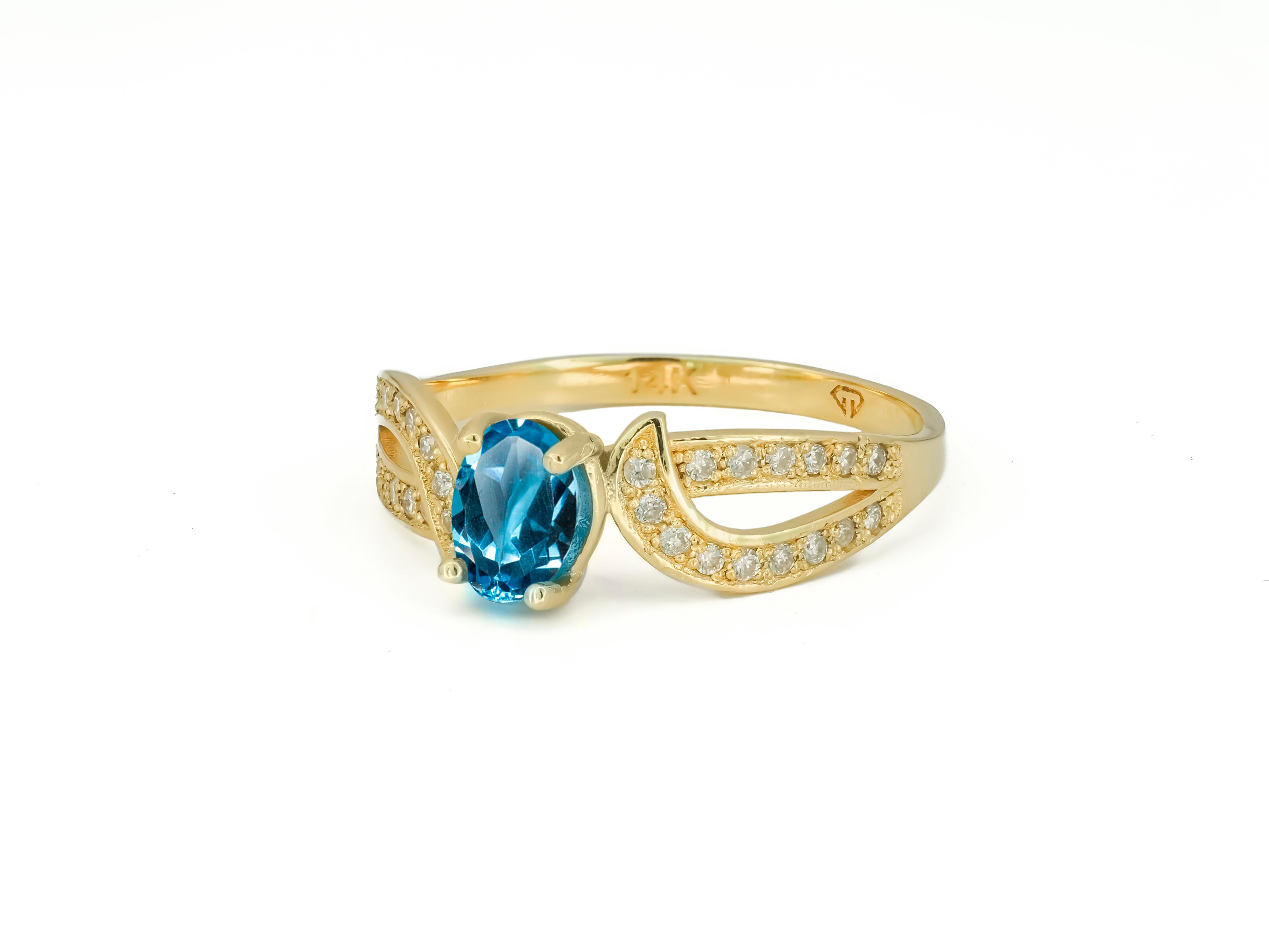 Oval Cut Sky blue topaz 14k gold ring.  For Sale
