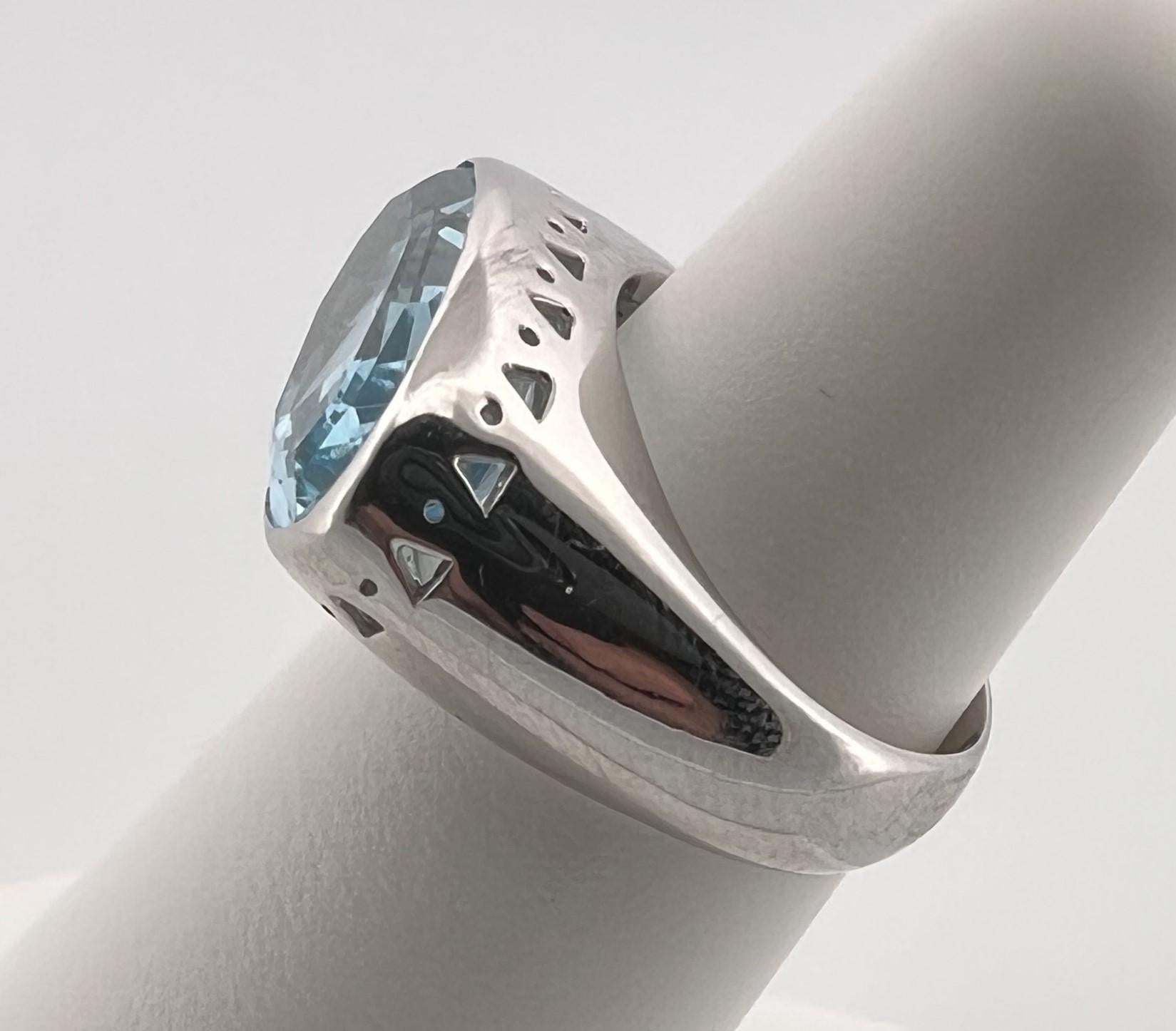 Women's Sky Blue Topaz 18k white gold ring For Sale