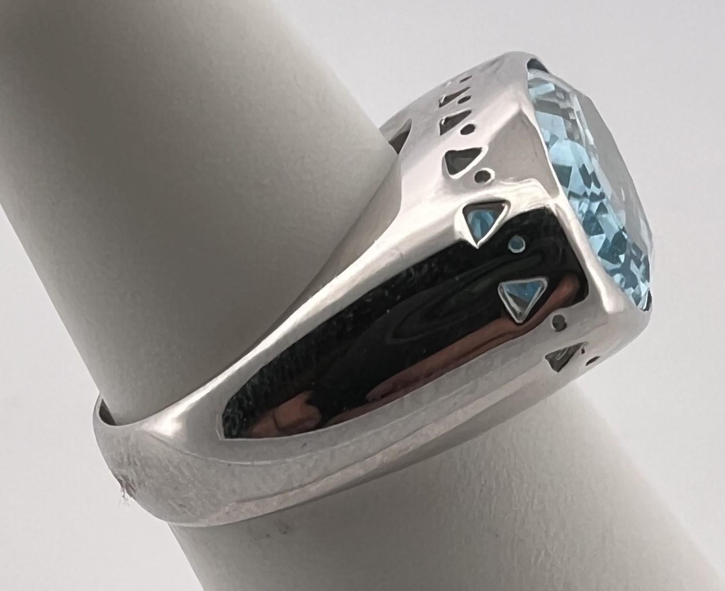 Sky Blue Topaz 18k white gold ring For Sale 1