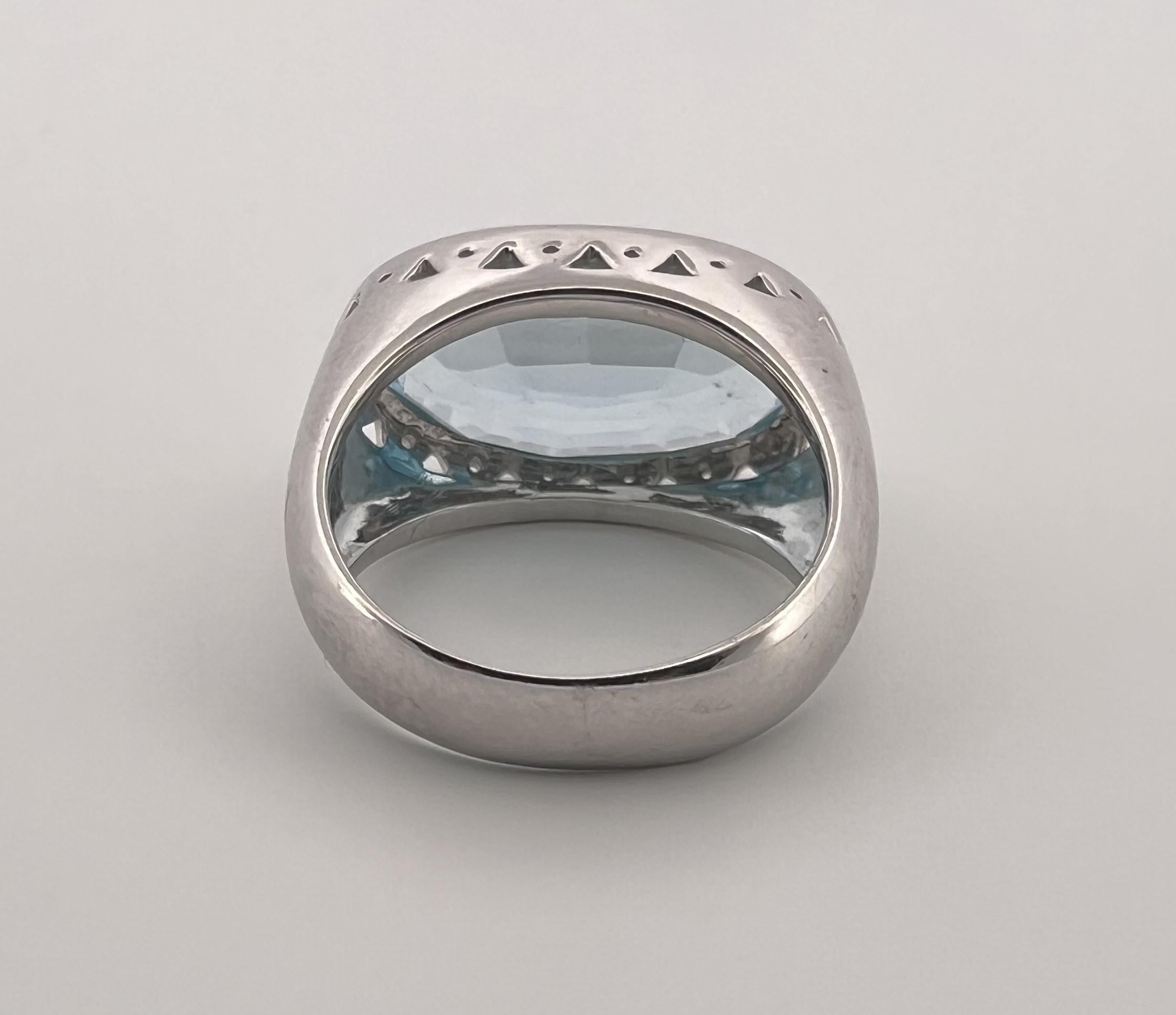 Sky Blue Topaz 18k white gold ring For Sale 2