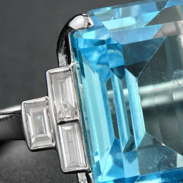 Sky Blue Topaz Diamond Cocktail Ring In New Condition In Bangkok, TH