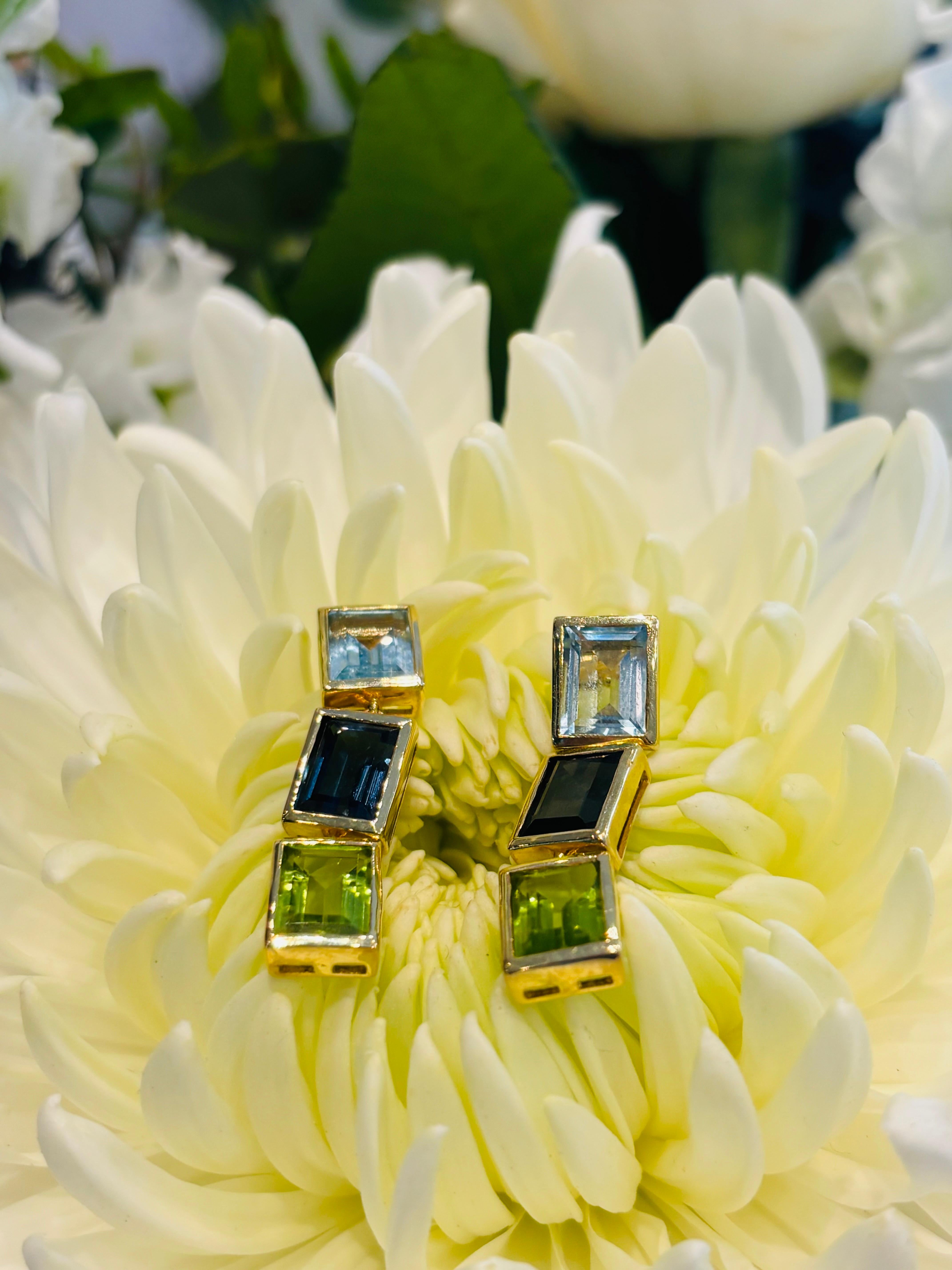 3 Tropfenohrringe mit Himmelblauem Topas, Londoner blauem Topas und Peridot im Angebot 2