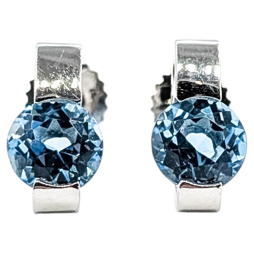 Boucles d'oreilles en or blanc 14K avec topaze bleu ciel