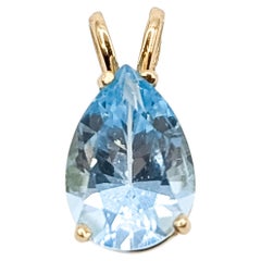 Pendentif en forme de larme avec une topaze bleu ciel, en or jaune 14 carats