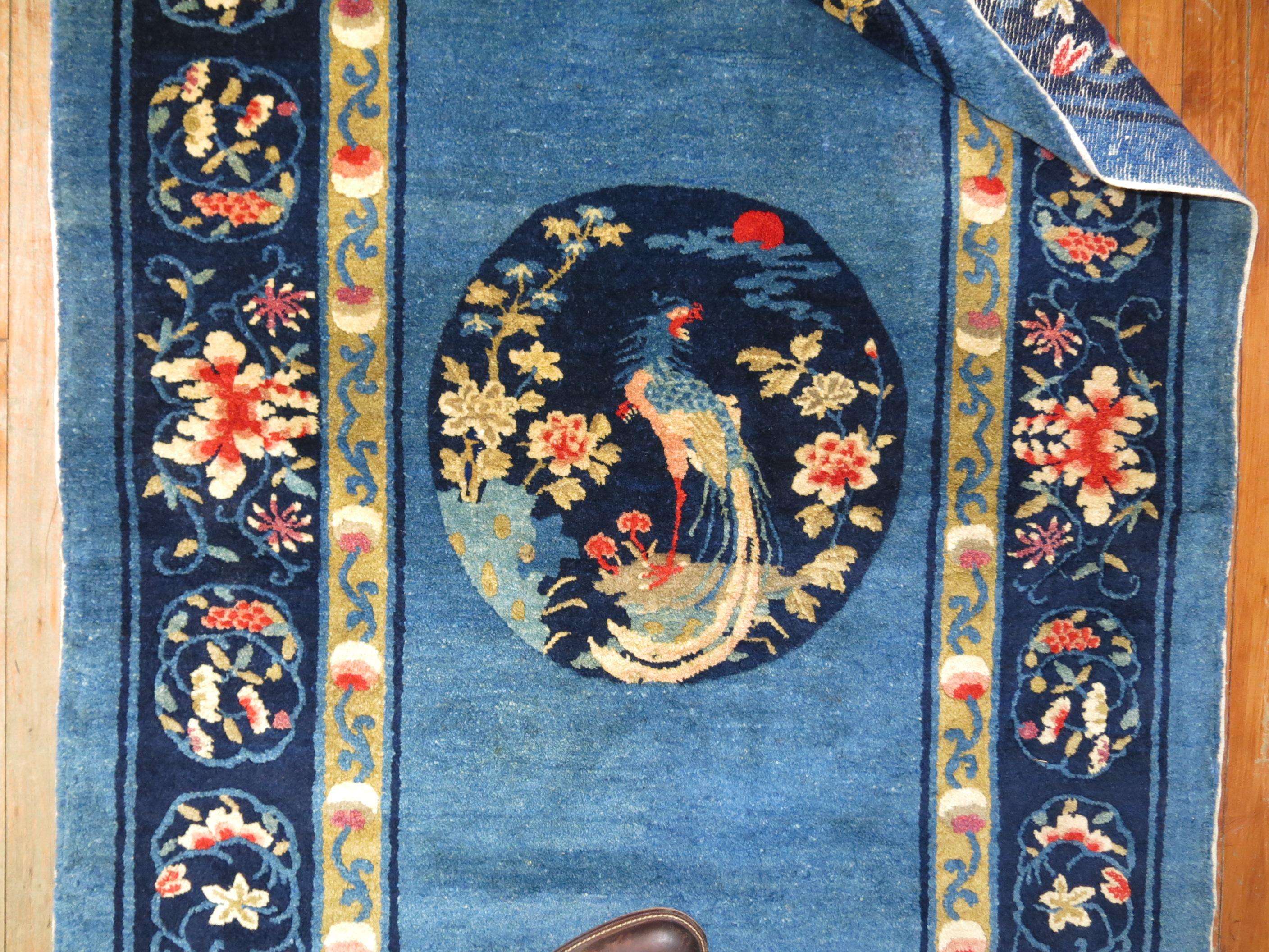 Tapis traditionnel chinois pékinois bleu ciel en forme d'écharpe Bon état - En vente à New York, NY