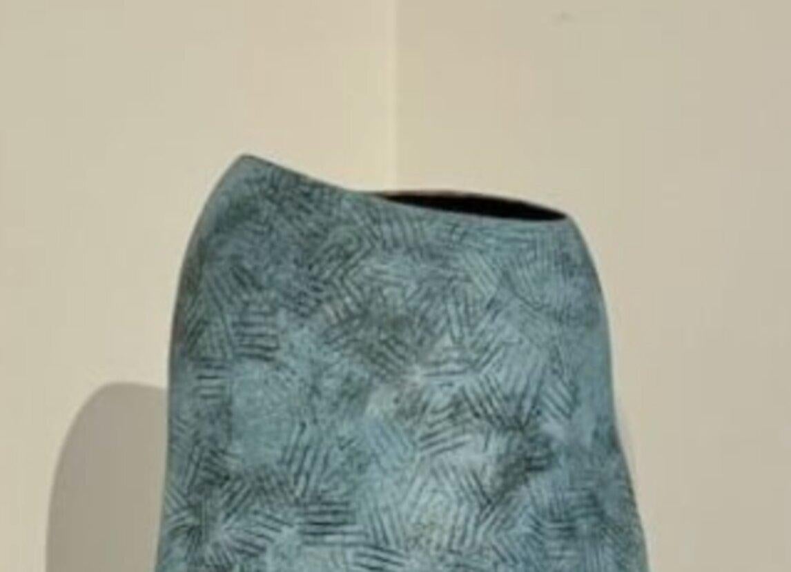 Vasija azul cielo con interior esmaltado de Katie Braida Moderno en venta