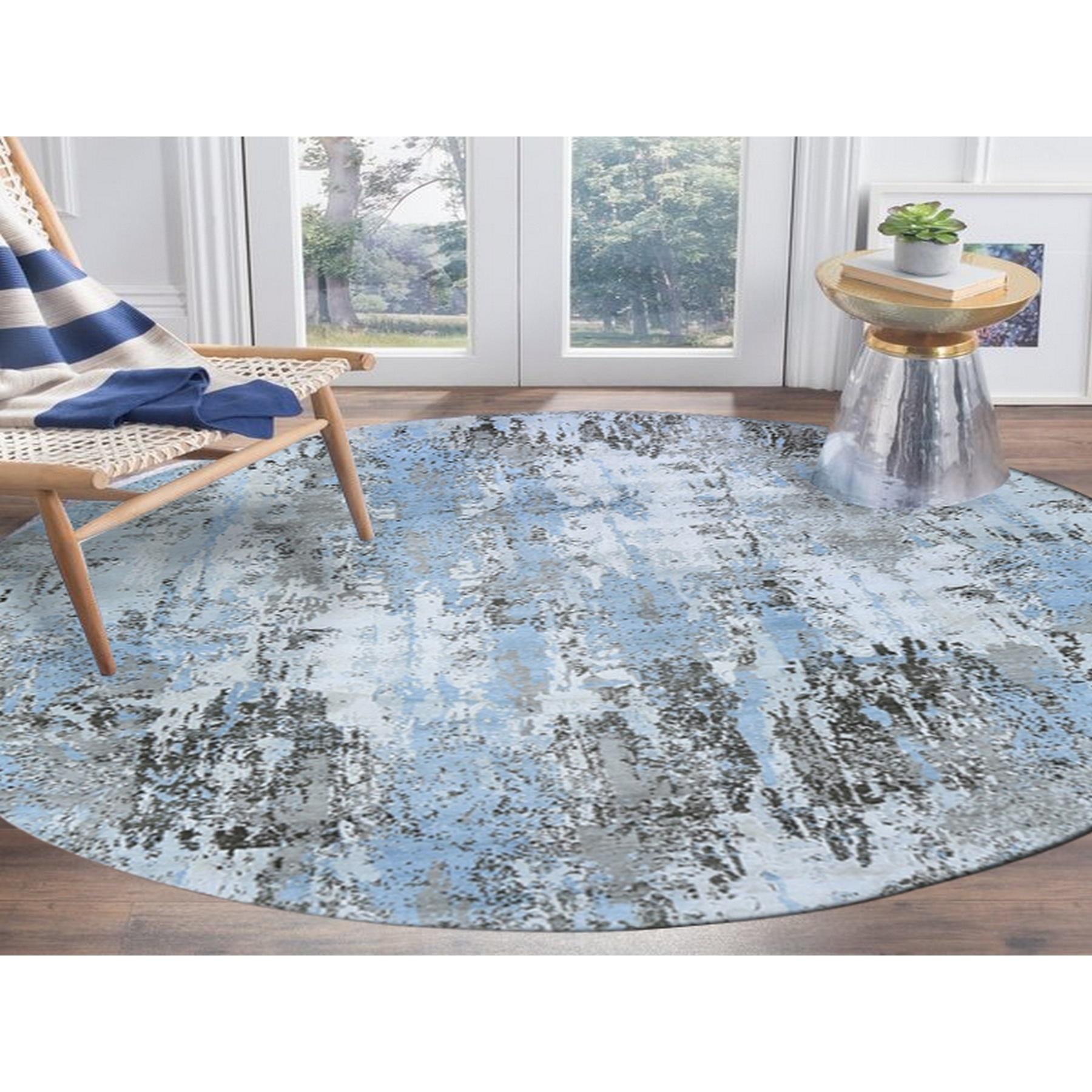 Ce fabuleux tapis noué à la main a été créé et conçu pour une résistance et une durabilité accrues. Ce tapis a été fabriqué à la main pendant des semaines selon la méthode traditionnelle qui est utilisée pour faire des
Taille exacte du tapis en