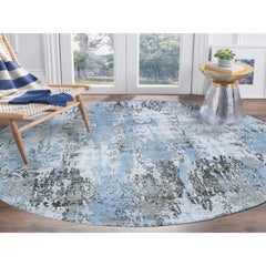 Handgeknüpfter runder Teppich in Himmelblau aus Wolle mit abstraktem Seidendesign 8'1" x 8'1"