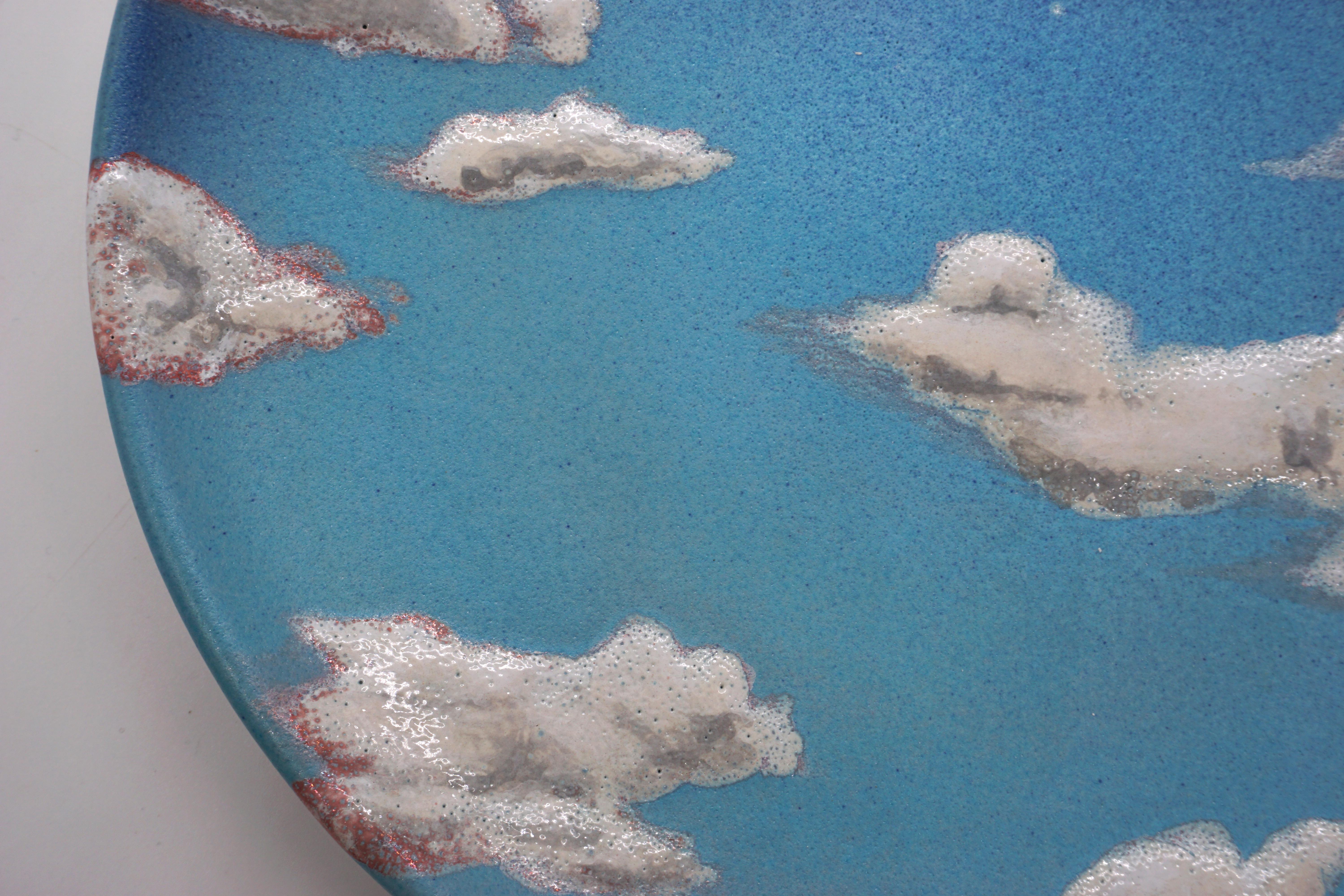 Vernissé Assiette en céramique Sky peinte à la main en faïence émaillée italienne, contemporaine en vente