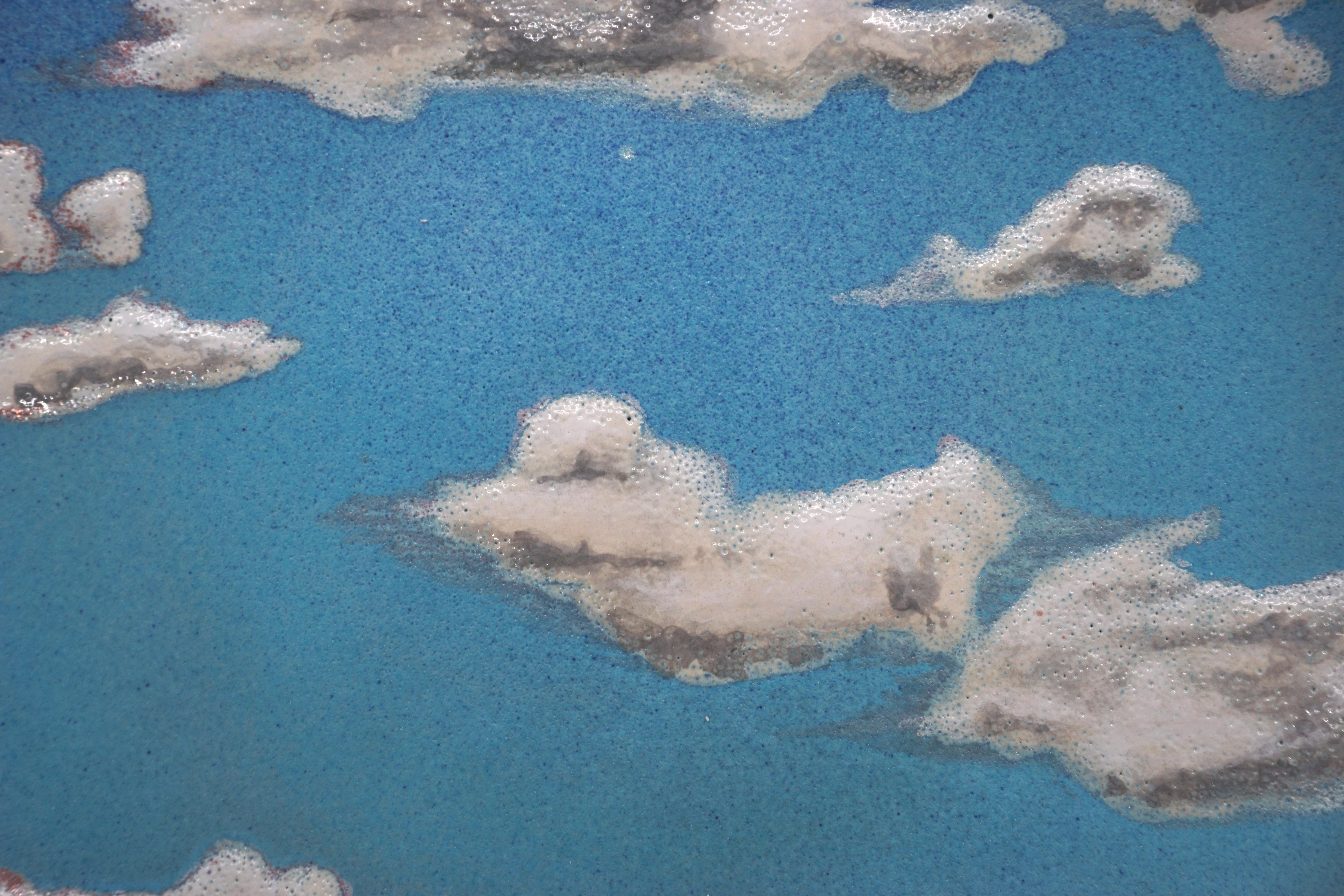 XXIe siècle et contemporain Assiette en céramique Sky peinte à la main en faïence émaillée italienne, contemporaine en vente