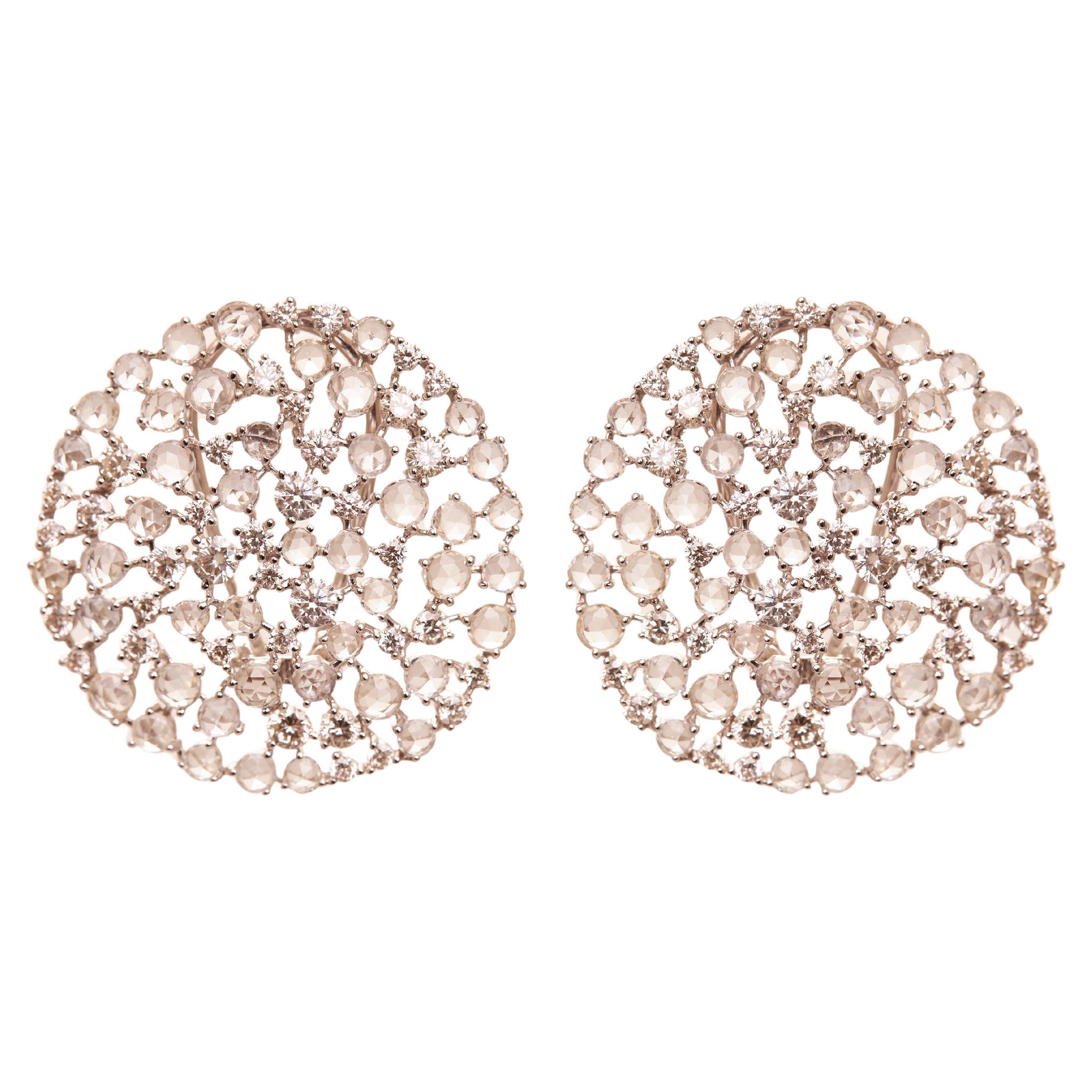 Pendientes Sky de oro de 18 quilates, diamantes y zafiros blancos en venta