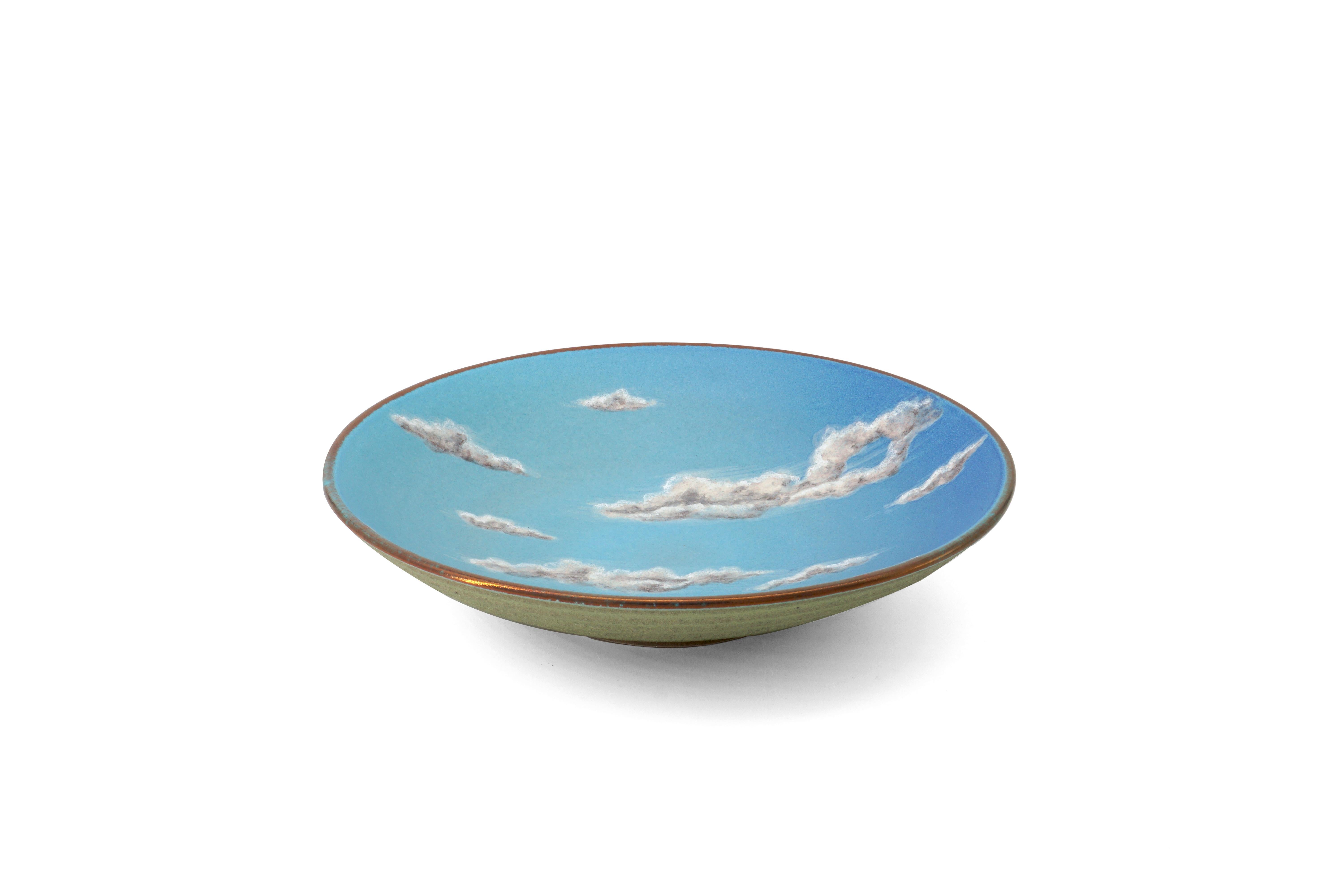 SKY - Cuenco mediano de cerámica de Pantoù Ceramics, loza esmaltada y pintada a mano. 
Todas las piezas son únicas, Italia, 2021. Medida: 22 cm de diámetro. 

Diferentes acabados disponibles para el exterior del cuenco: ver imágenes.