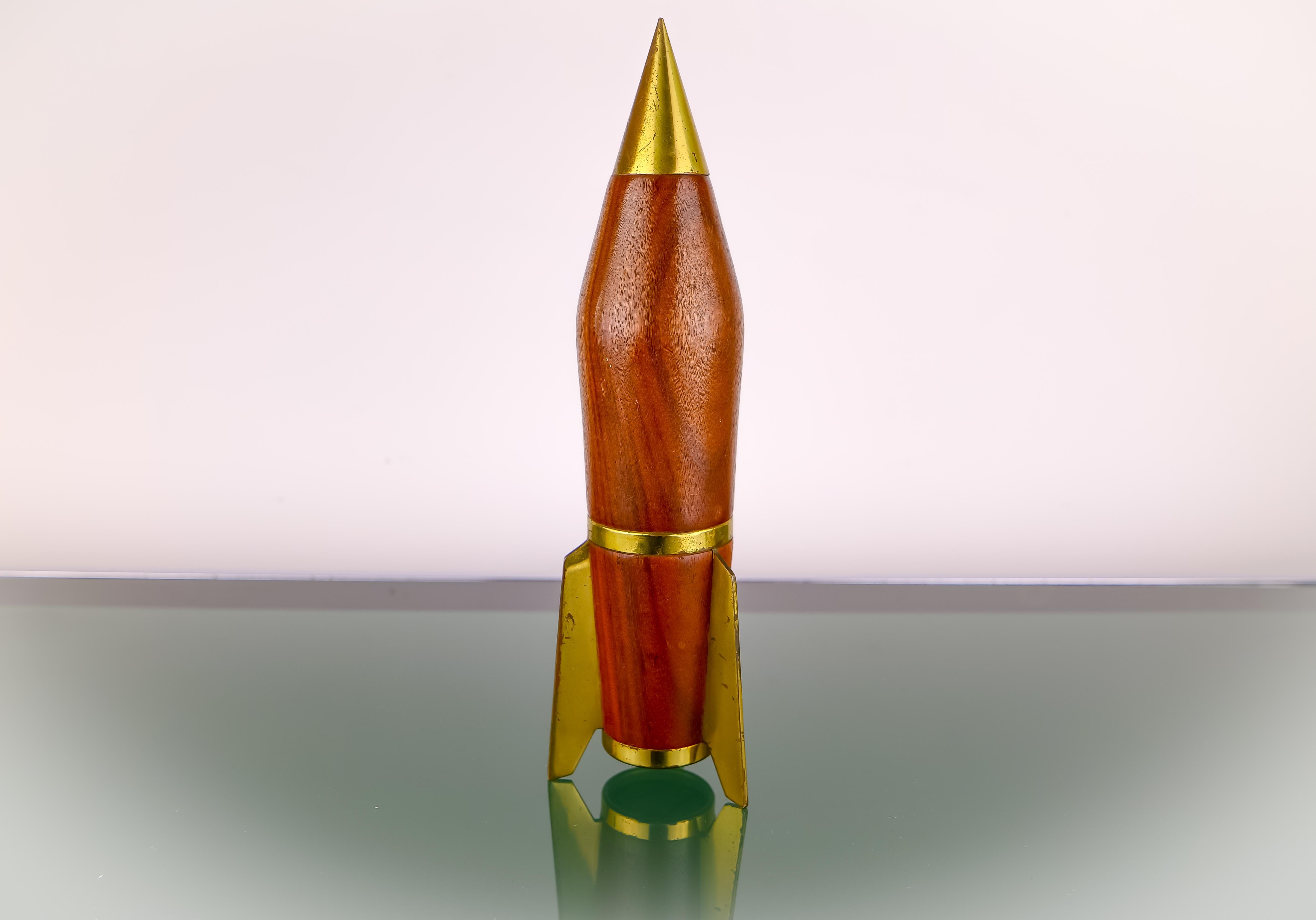 Peppermill in wood and brass details, Space Age style, in the shape of a skyrocket. Made in Italy, circa 1970.