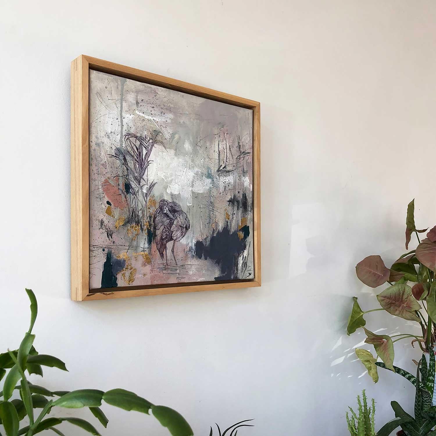 Sky Siouki 'Aurous' Quadratisches Originalgemälde. Öl und Mischtechnik auf Leinwand. 30cm x 30cm x 2cm Leinwandgröße. 33 cm x 33 cm x 3,5 cm einschließlich Rahmen. Verkauft gerahmt in einem schönen natürlichen Eschenholzrahmen. Aurous ist ein