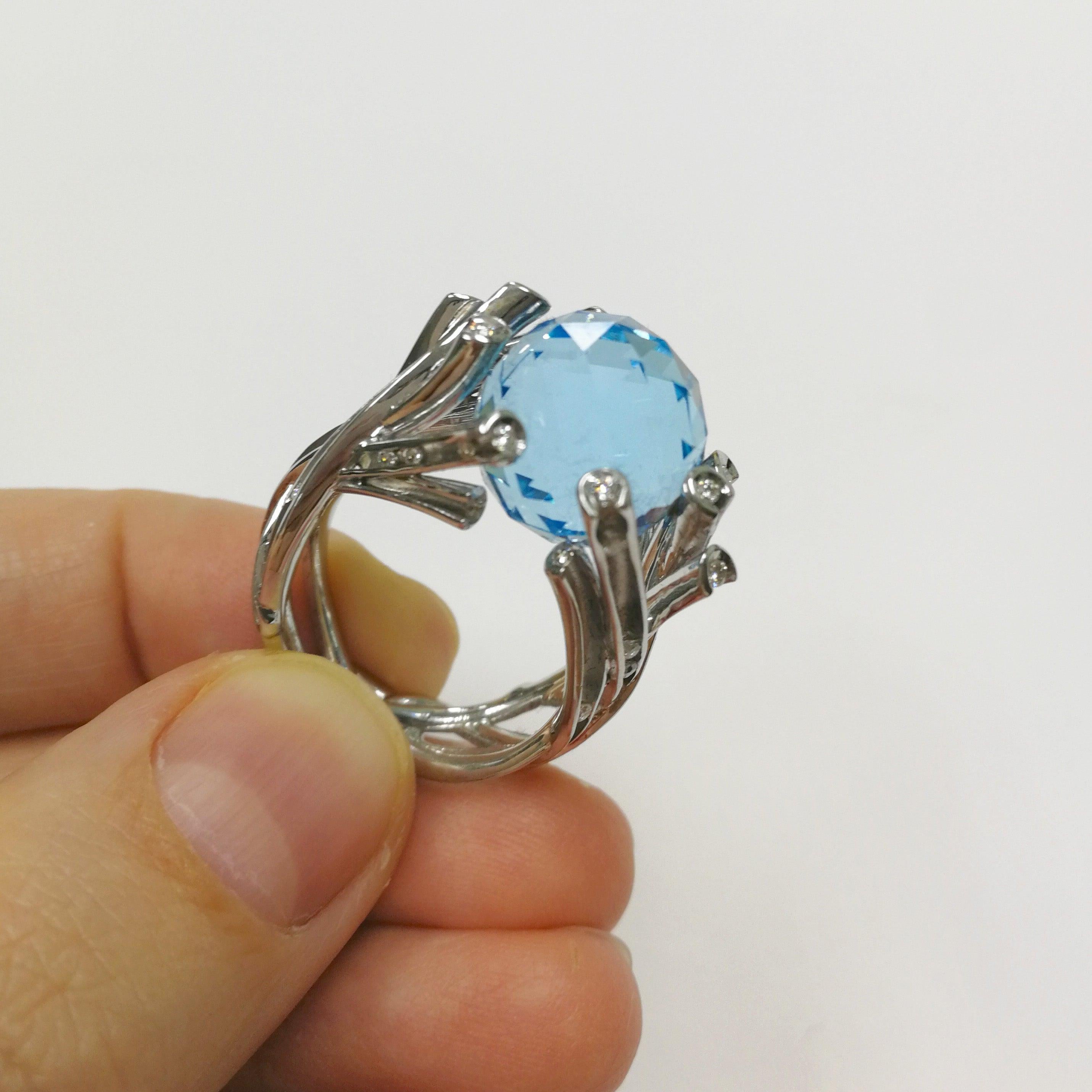 For Sale:  Sky Topaz 19.24 Carat Diamonds 18 Karat White Gold Ring 3