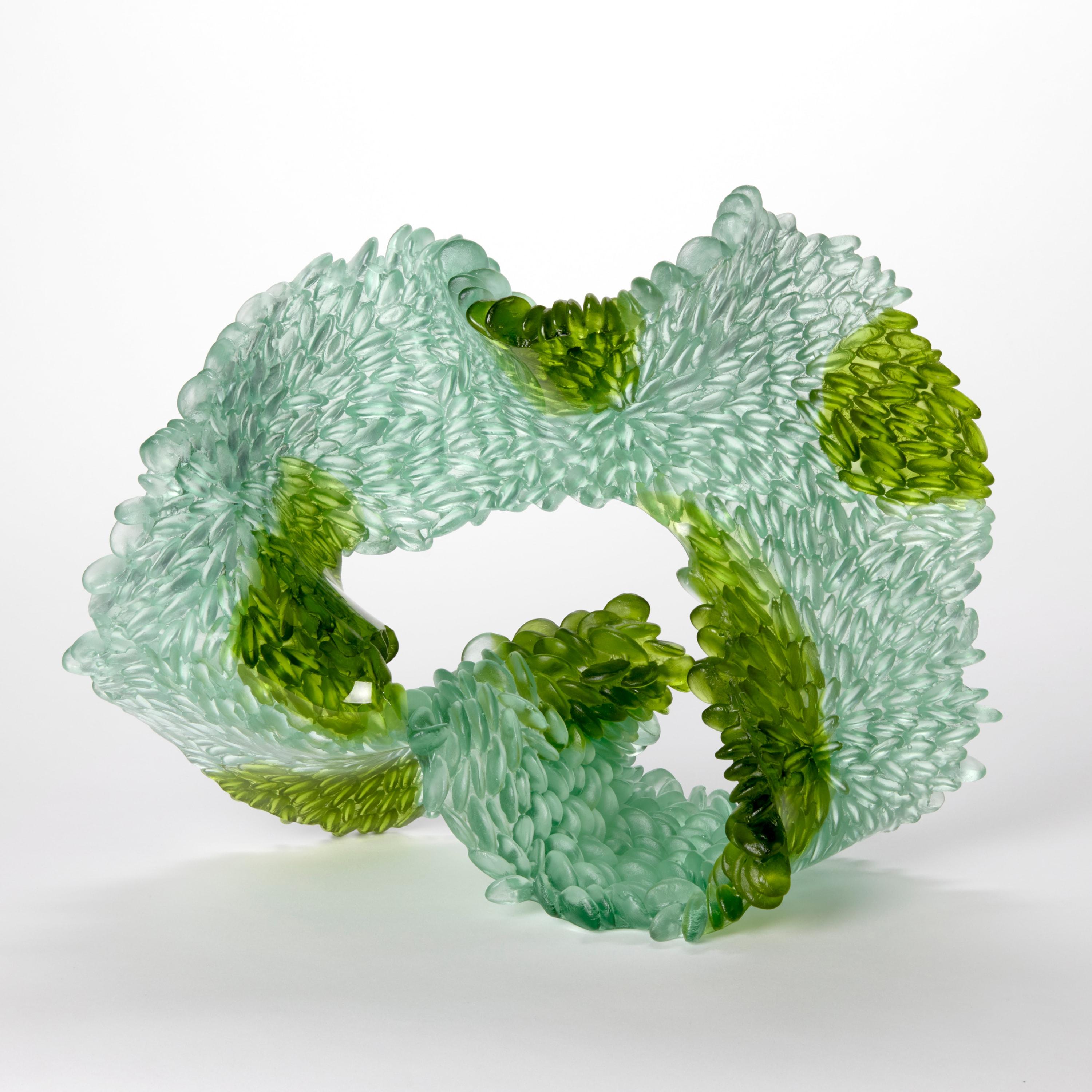 Britannico Sky & Trees, un'opera d'arte in vetro fuso con texture verde e giada di Nina Casson McGarva in vendita