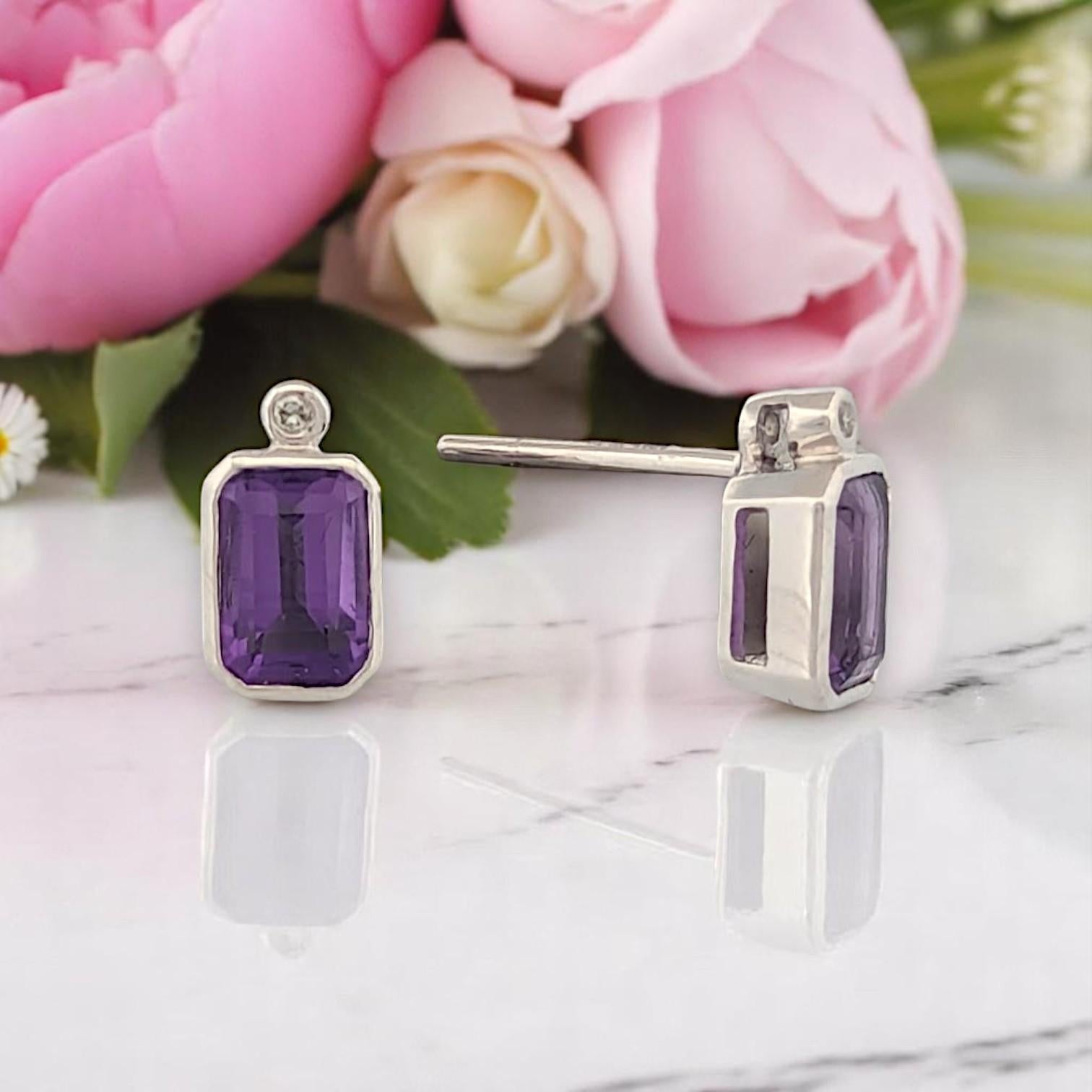Artisan Boucles d'oreilles Skye  Or blanc 10 carats avec améthyste taille émeraude 0,52 carat et diamants en vente