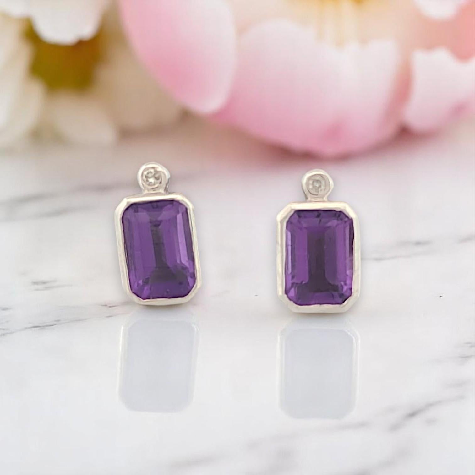 Boucles d'oreilles Skye  Or blanc 10 carats avec améthyste taille émeraude 0,52 carat et diamants Neuf - En vente à Greeneville, TN