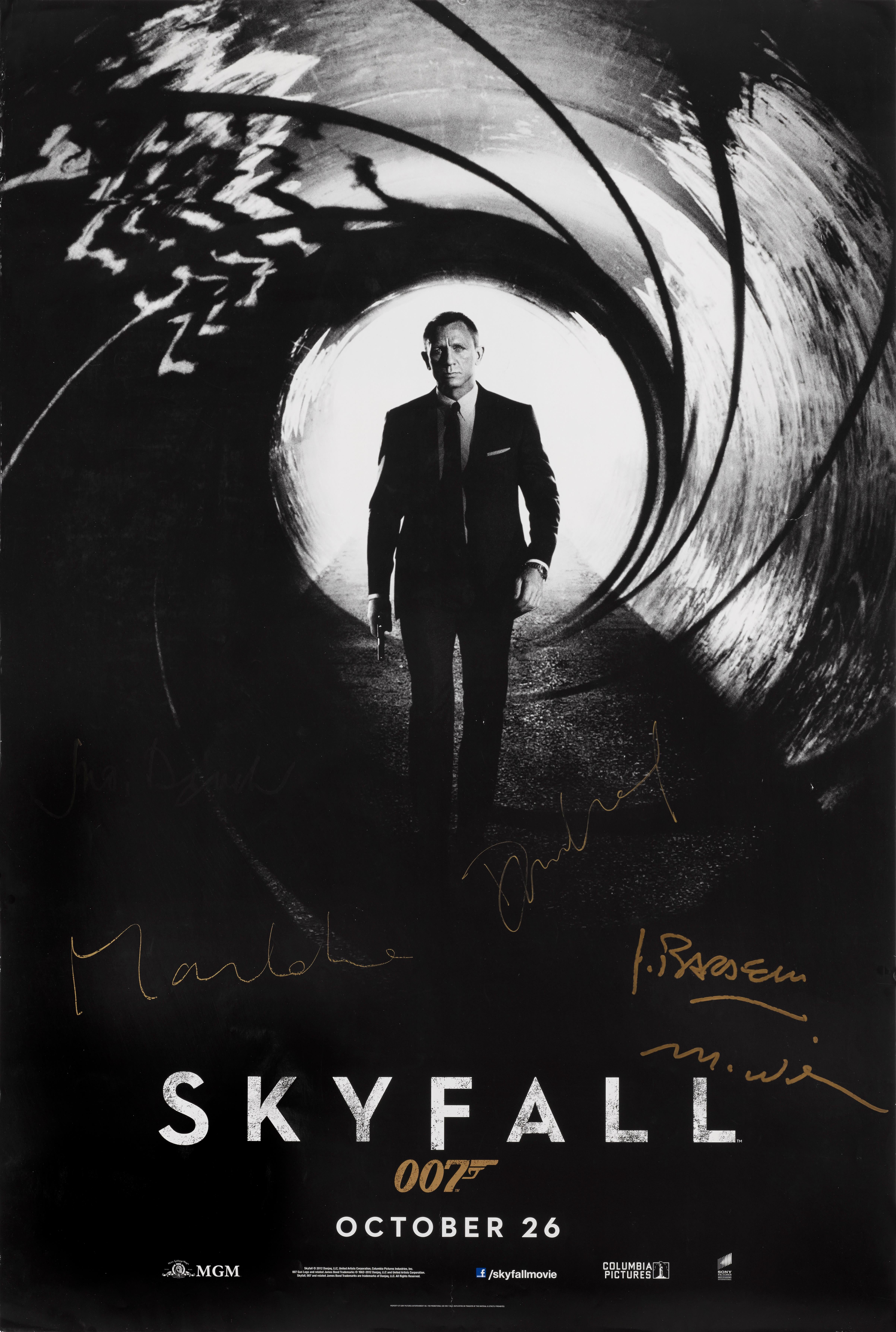 Original US-Filmvorschauplakat vom 26. Oktober für Skyfall.
Dieses Poster ist signiert von Daniel Craig, Javier Bardem, Dame Judi Dench und Bérénice Marlohe 

Dieses Poster ist ungefaltet und wurde auf schwerem Papier gedruckt und ist beidseitig