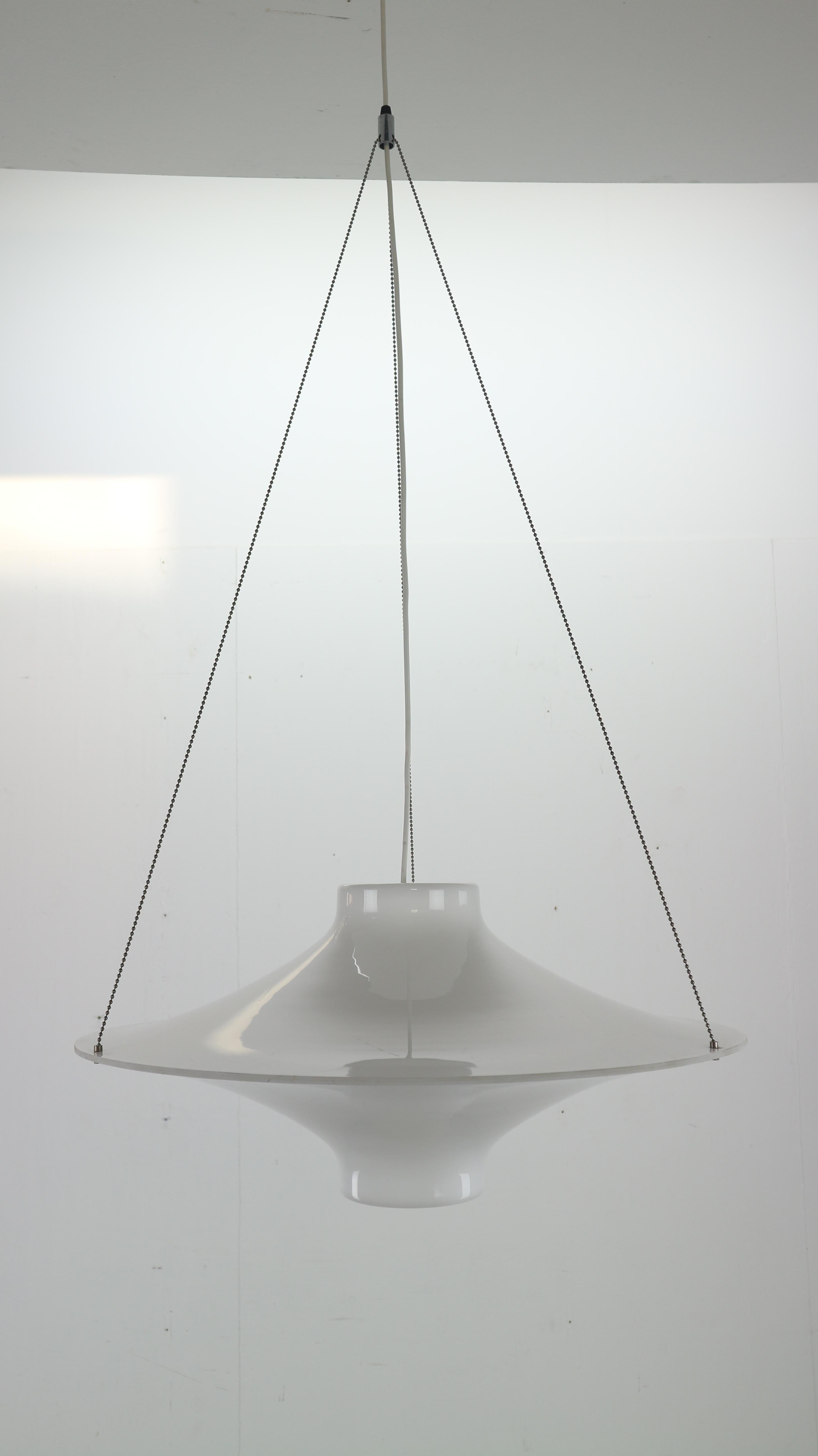 The 'Skyflyer' is designed by Yki Nummi in 1960. Yki Nummi was famous for his early use of acrylics in his designs.
Skyflyer hanging lamp is comprised of two-piece shade made of molded opaque acrylic, and suspension chain. Thanks to the bulb