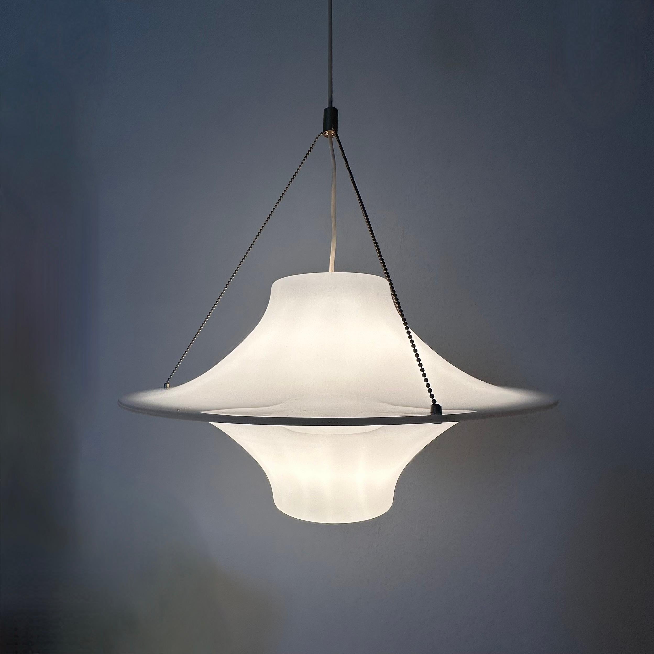 Skyflyer / Lokki hanging lamp by Yki Nummi for Stockmann Orno, 1960s

Dimensions: 100cm Height , 50cm Diameter
Condition: good
Material: Plastic
Period: 1970’s
Material: Plastic