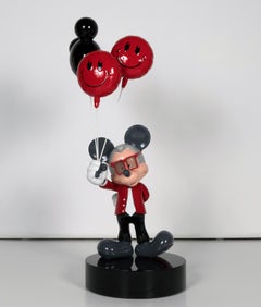 Skulptur „Mickey Lagerfeld Mini Schwarz und Rot“ des Künstlers Skyler Grey