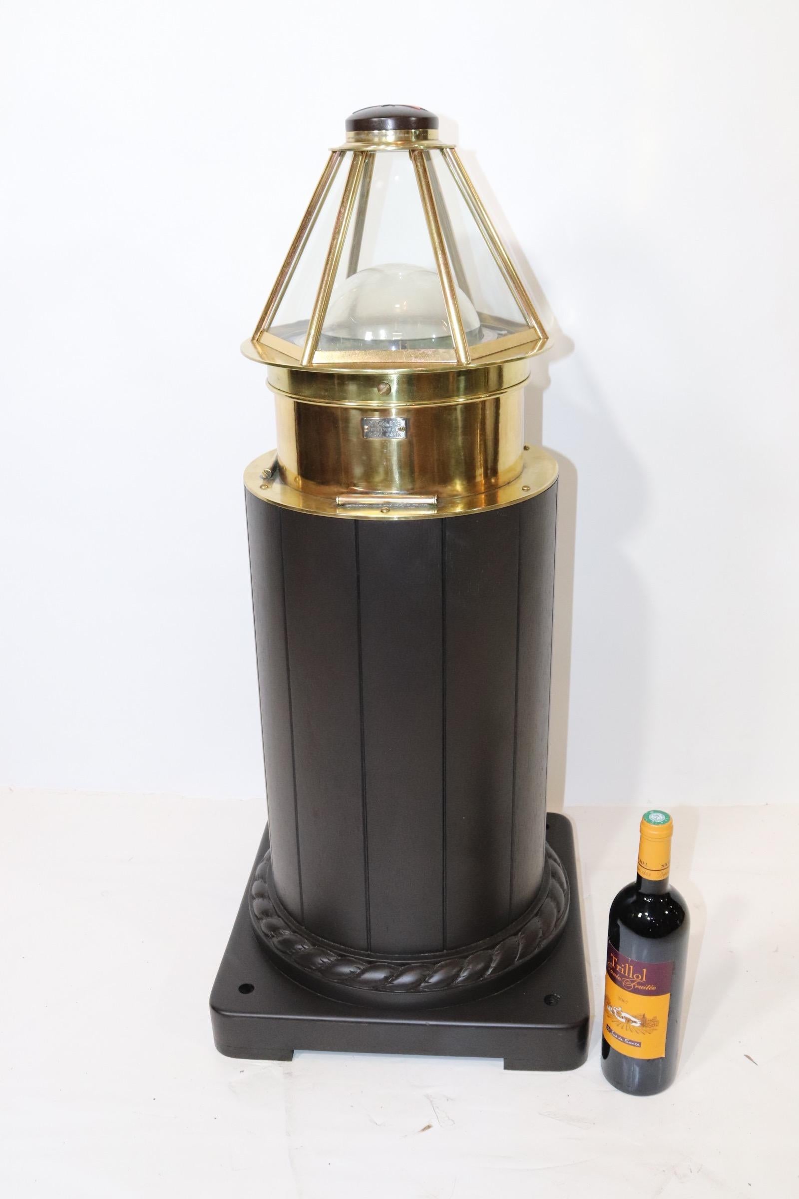 Solid brass yacht binnacle with makers plate from Negus 110 Water St, New York.
Six sided skylight dome with varnished wood cap with New York Yacht Club
Burgee. Dome top compass with degree markings on becel, circa 1940. Weight is
46 pounds.