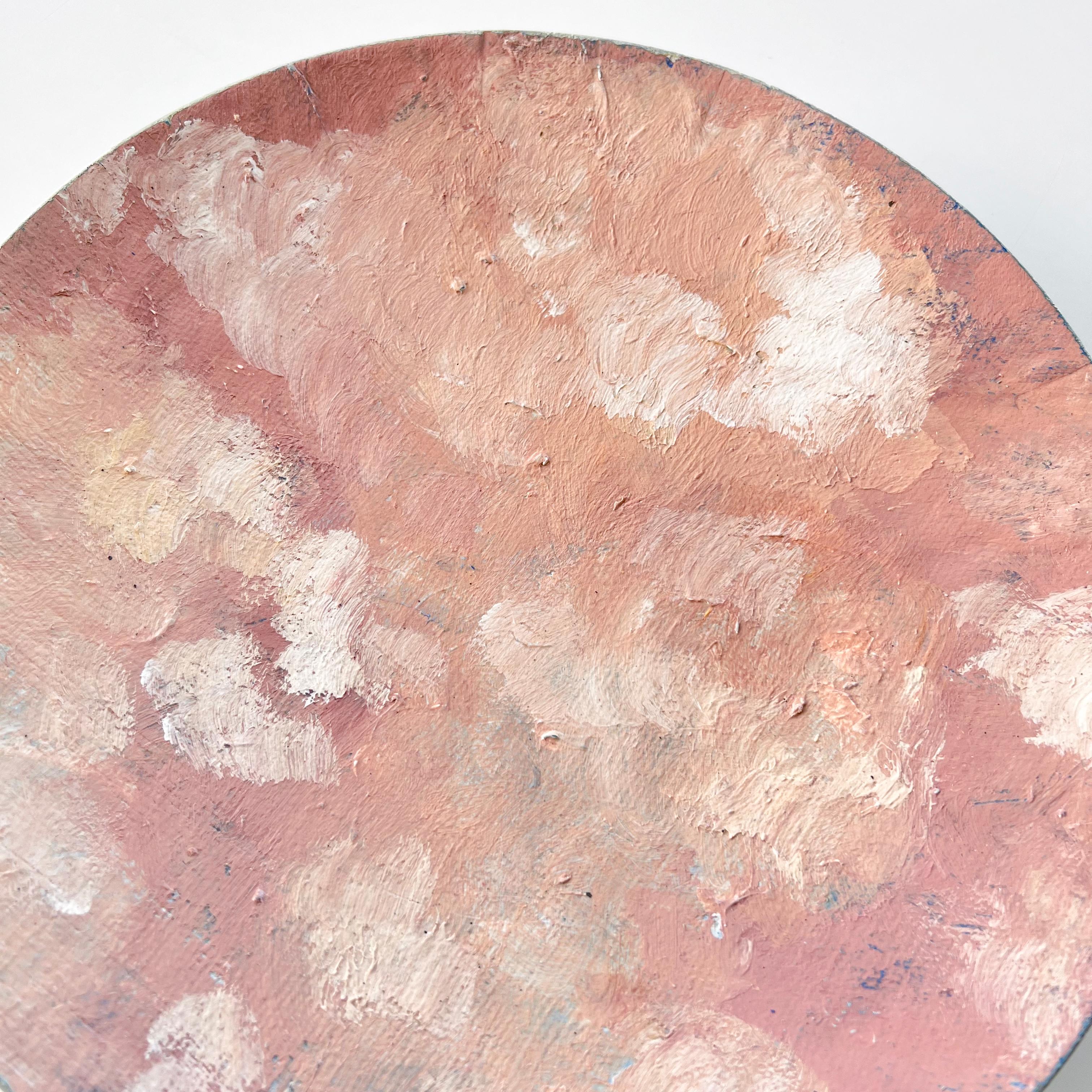 „Skyline 11“ Wandkunstkomposition aus dekorativen Tellern und Gemälden (Sonstiges) im Angebot