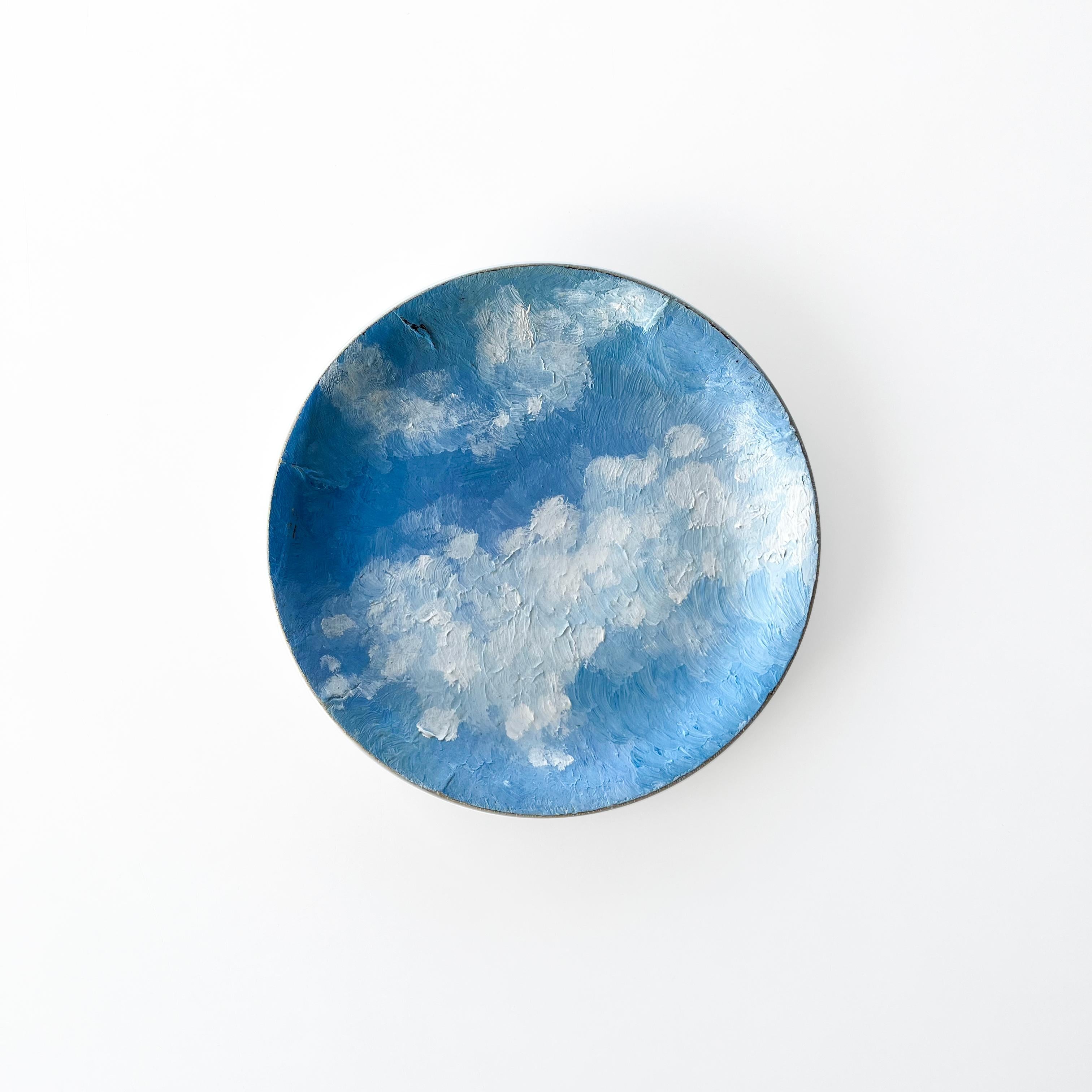 „Skyline 12“ Wandkunst-Komposition aus dekorativen Tellern und Gemälden (Niederländisch) im Angebot