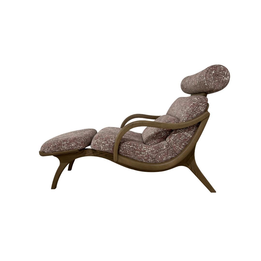 SKYLINE CHAISE LONGUE WITH ARMREST

an elegant chaise lounge, a quietly luxurious yet functional piece inspired by the cinematic metropolis silhouettes of fritz lang. its unique design and high-quality materials make it a standout piece that could