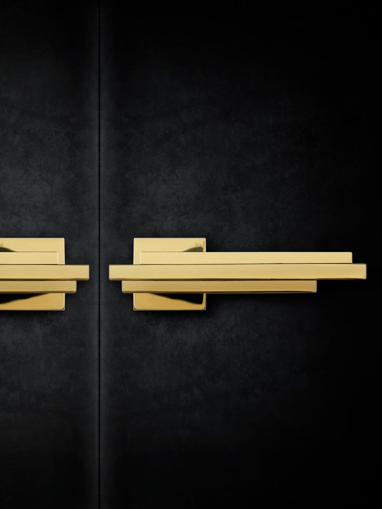 Contemporary Skyline Door Lever Right For Sale