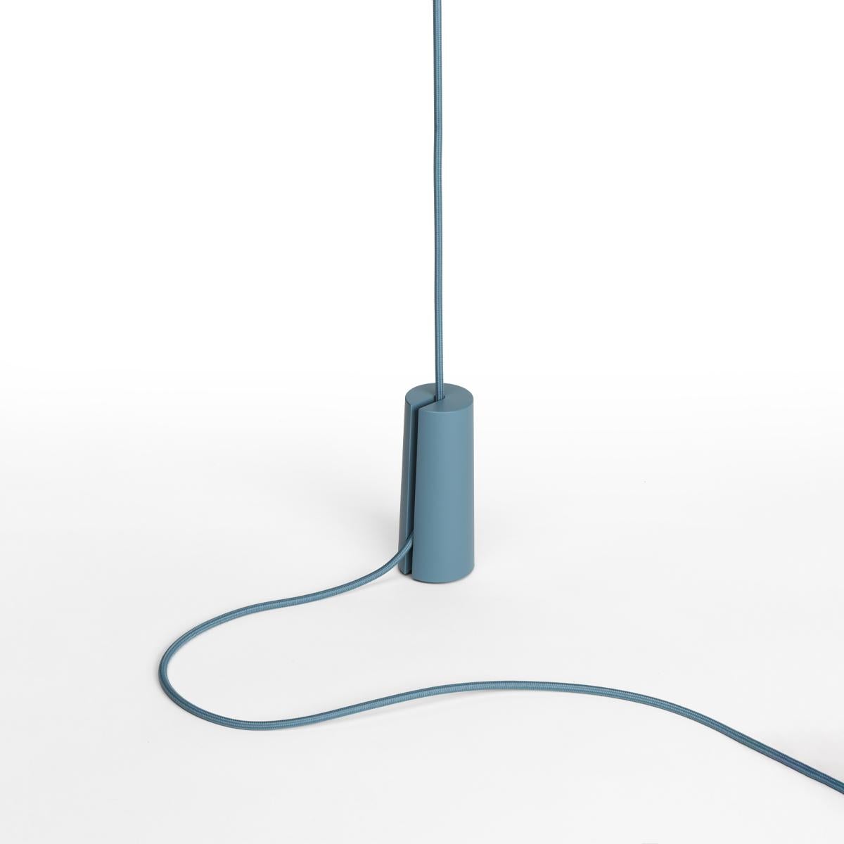 Lampada da terra Skynest Motion in Blue Tomaline di Marcel Wanders, 2022

Apparecchio a sospensione a luce diffusa. La cupola è una combinazione di elementi luminosi e scuri disposti a rete e formati da strutture centrali ricoperte da una sottile