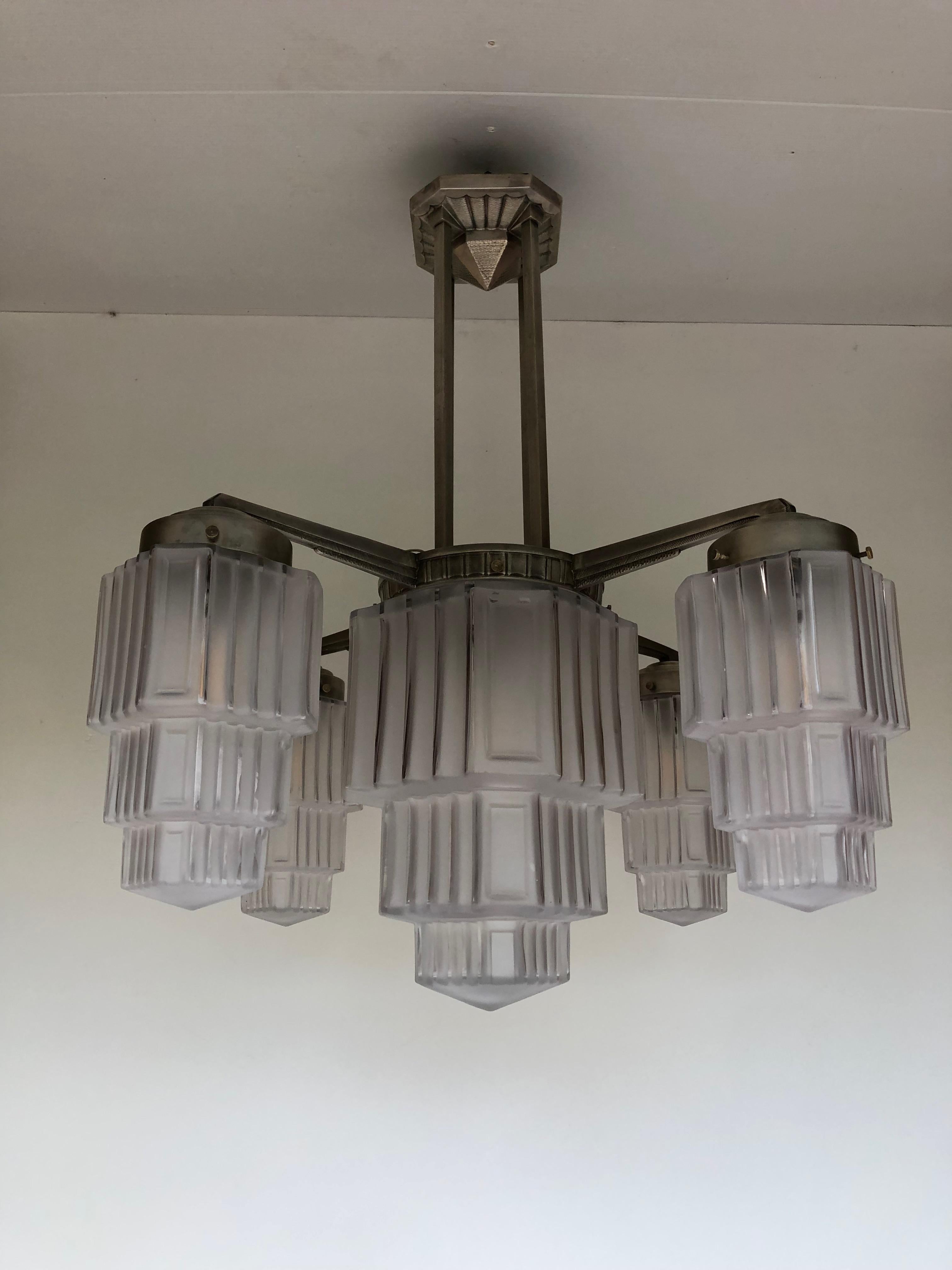 Skyscraper Art Deco Chandelier Attributed to Héttier and Vincent For Sale 6