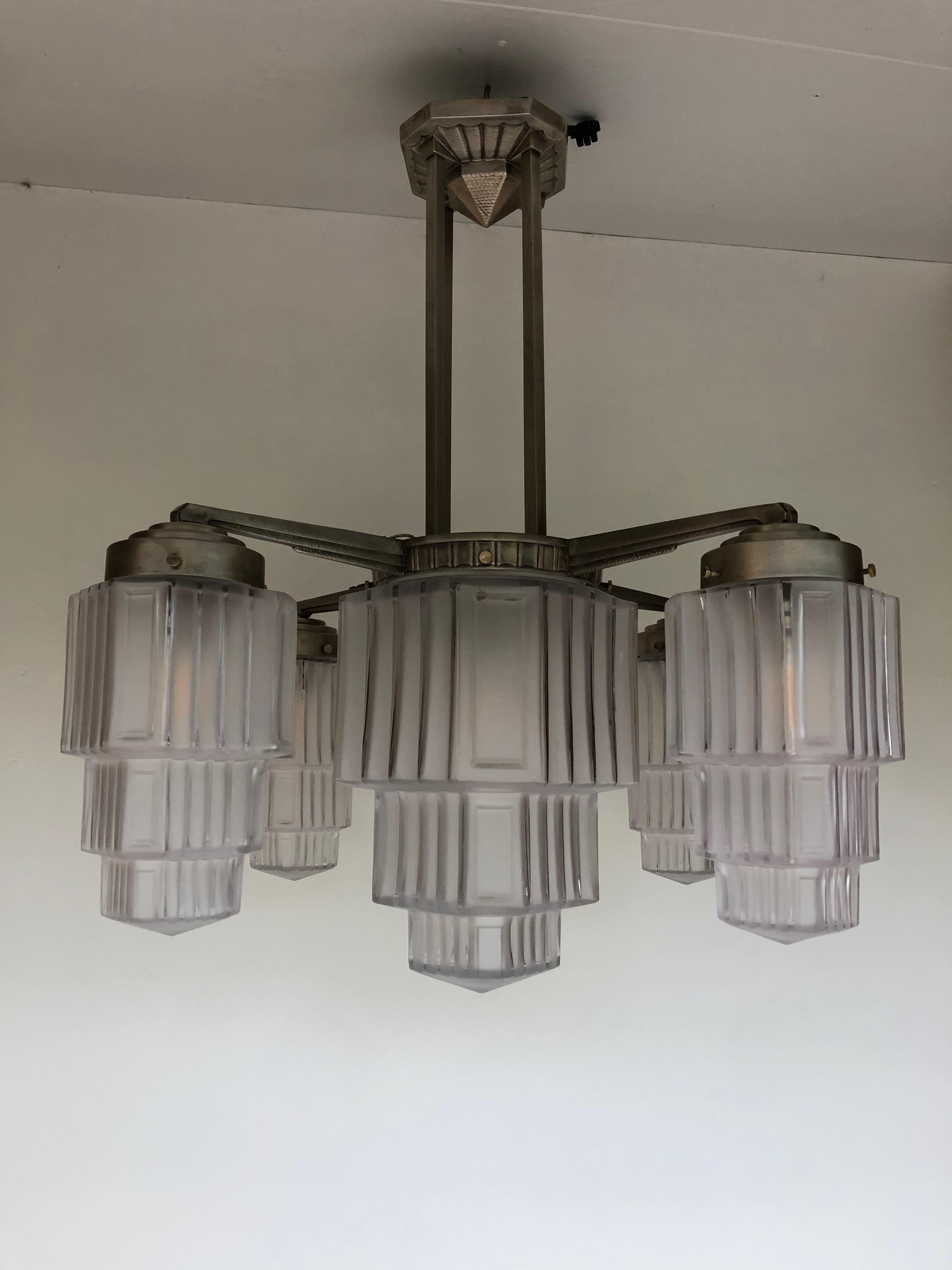 French Skyscraper Art Deco Chandelier Attributed to Héttier and Vincent For Sale