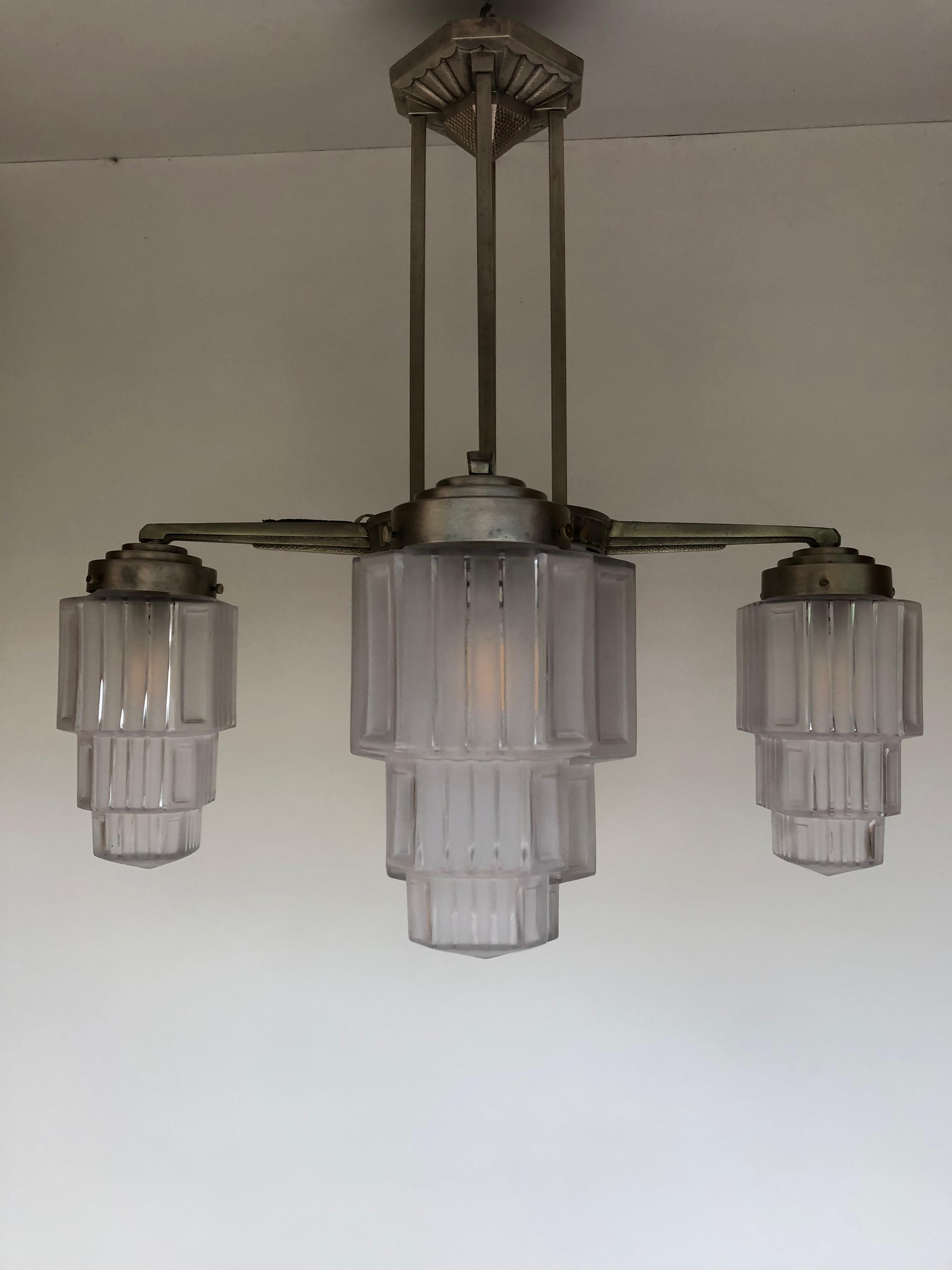 Skyscraper Art Deco Chandelier Attributed to Héttier and Vincent For Sale 1