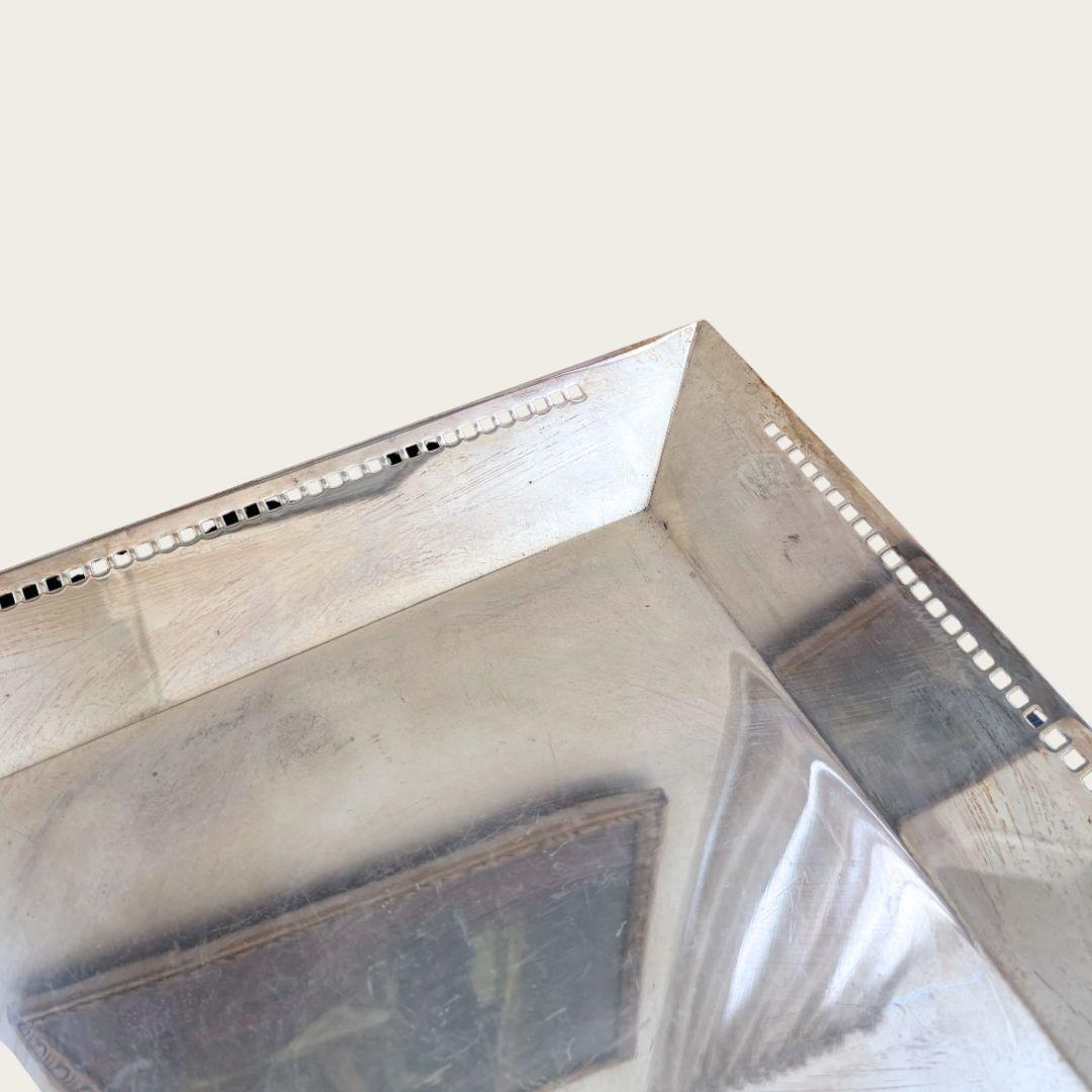 Postmoderno Vassoio in argento Skyscraper di Richard Meier per Swid Powell in vendita