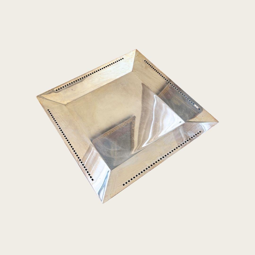 Vassoio in argento Skyscraper di Richard Meier per Swid Powell In condizioni buone in vendita a Brooklyn, NY