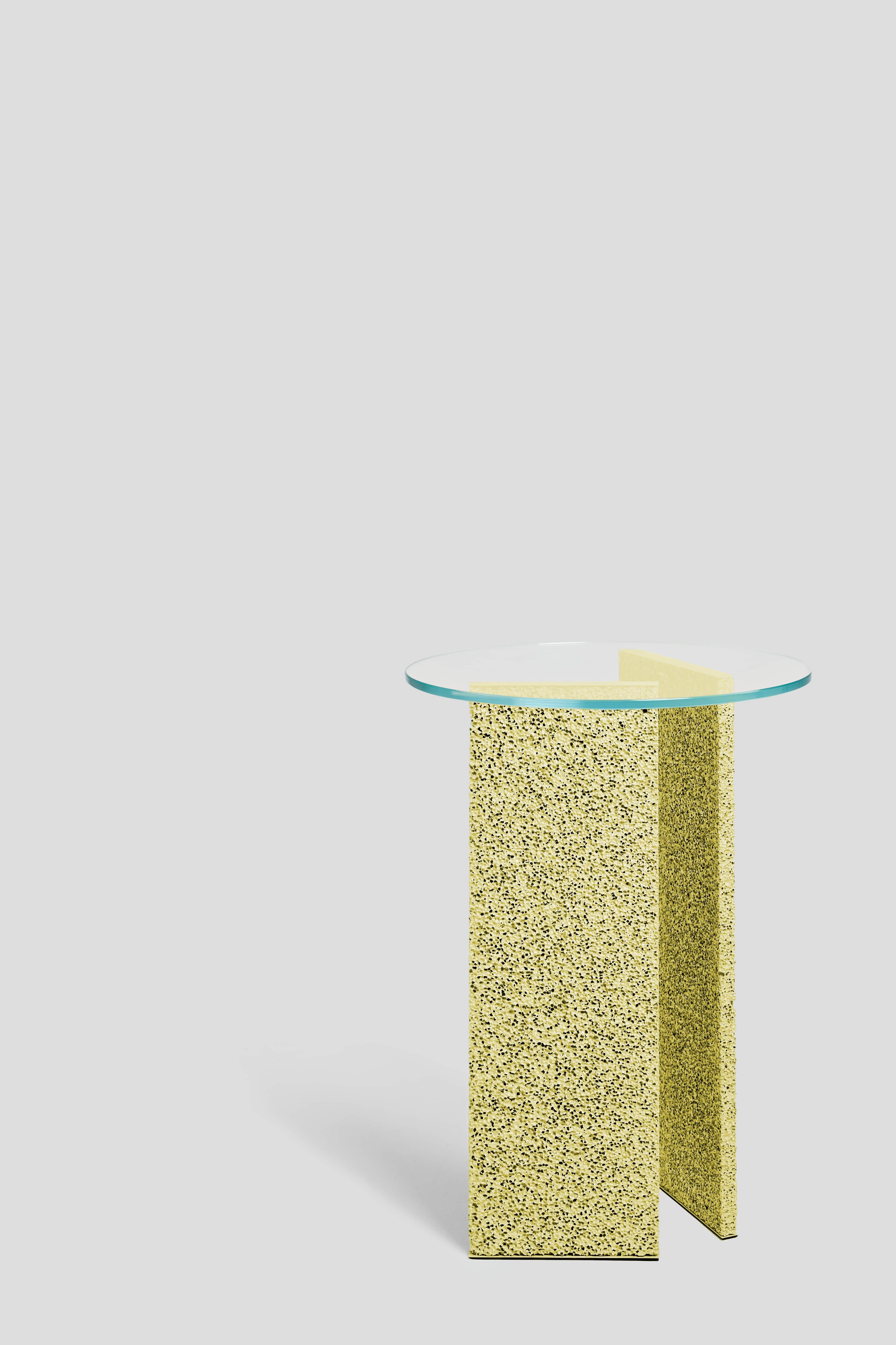 XXI secolo e contemporaneo SLAB Tavolino giallo brillante con piano in vetro in vendita