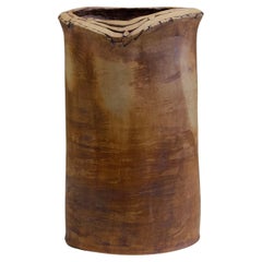 Vase en terre cuite, signé