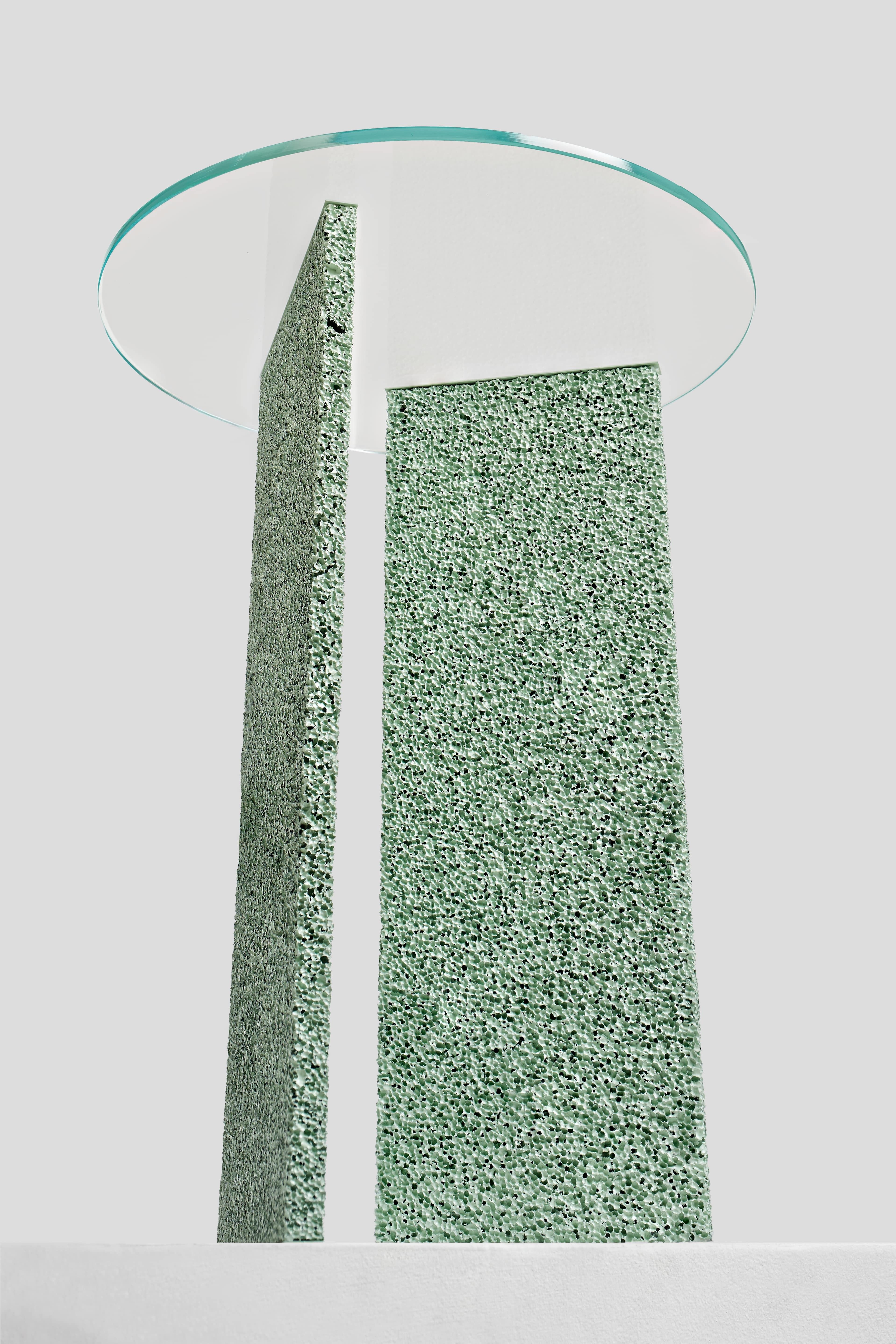 Table d'appoint SLAB texturée vert clair avec plateau en verre Neuf - En vente à London, GB