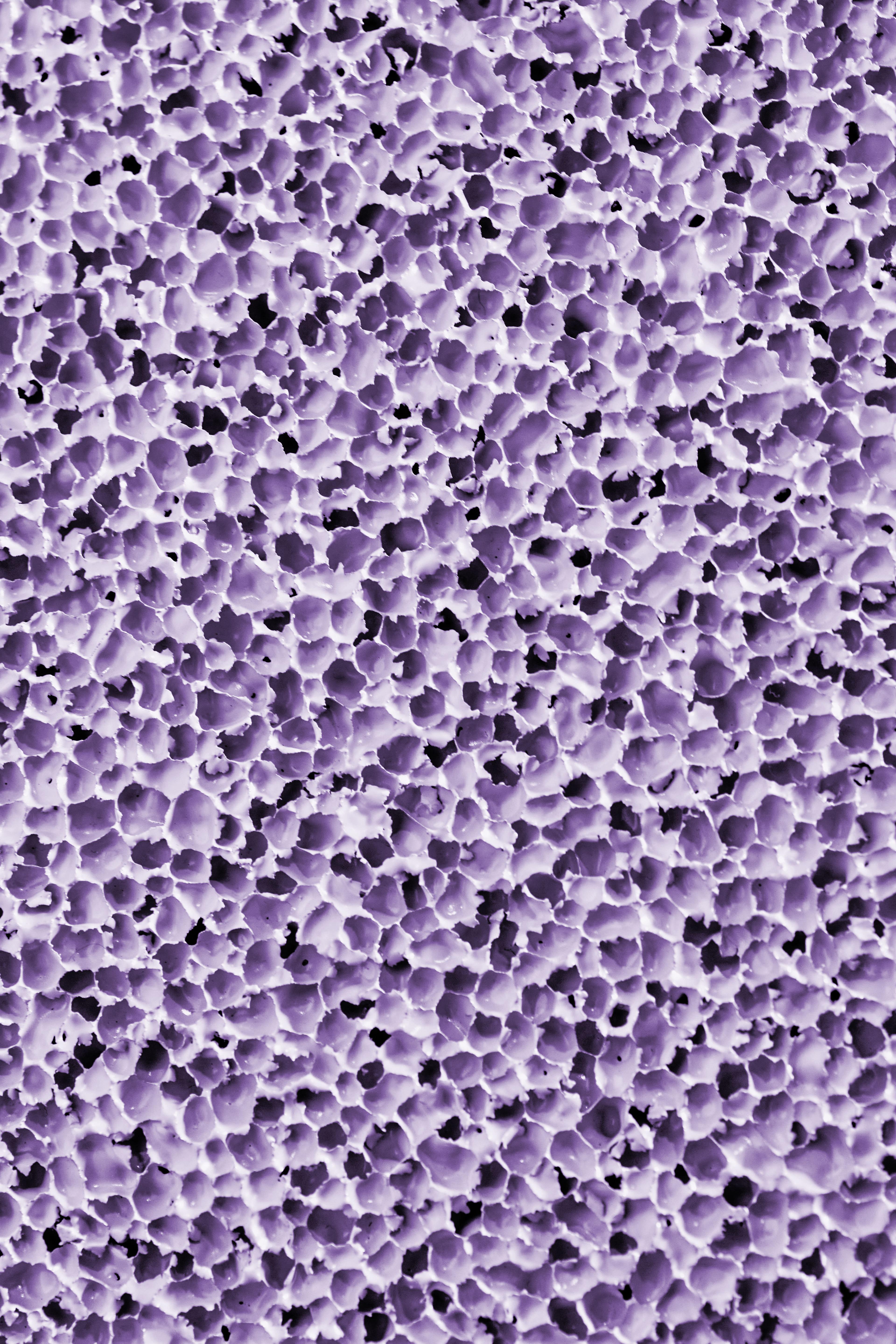 Table d'appoint SLAB texturée lilas avec plateau en verre Neuf - En vente à London, GB